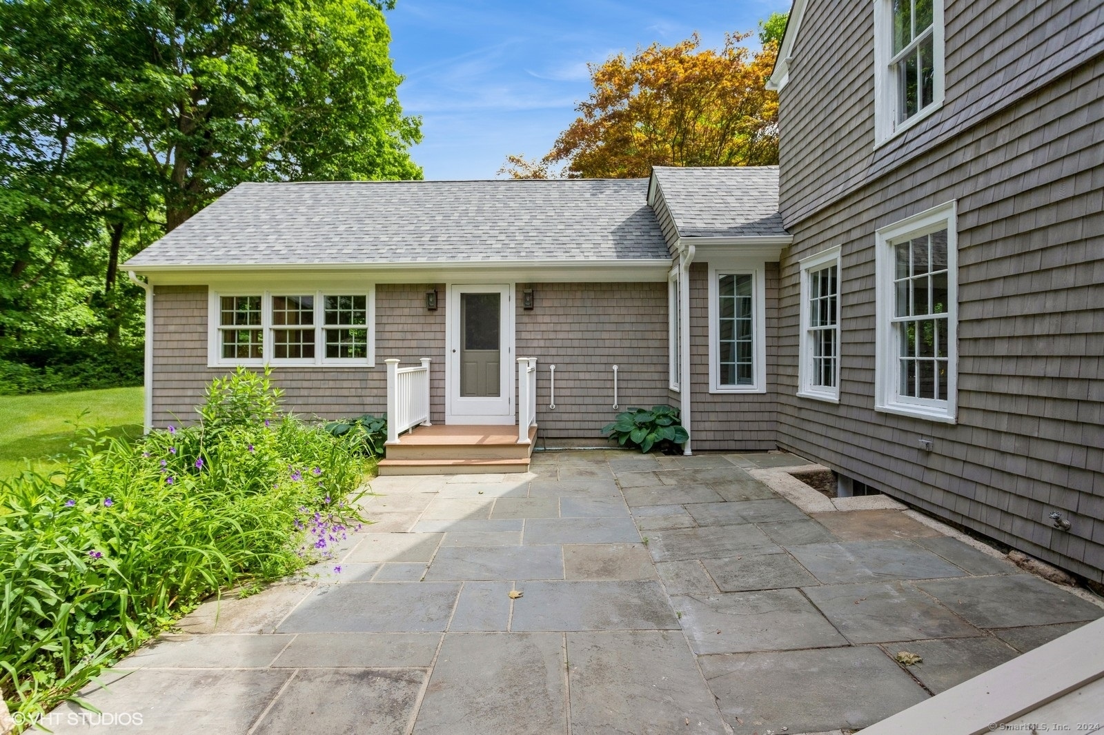 1832 Huntington Turnpike