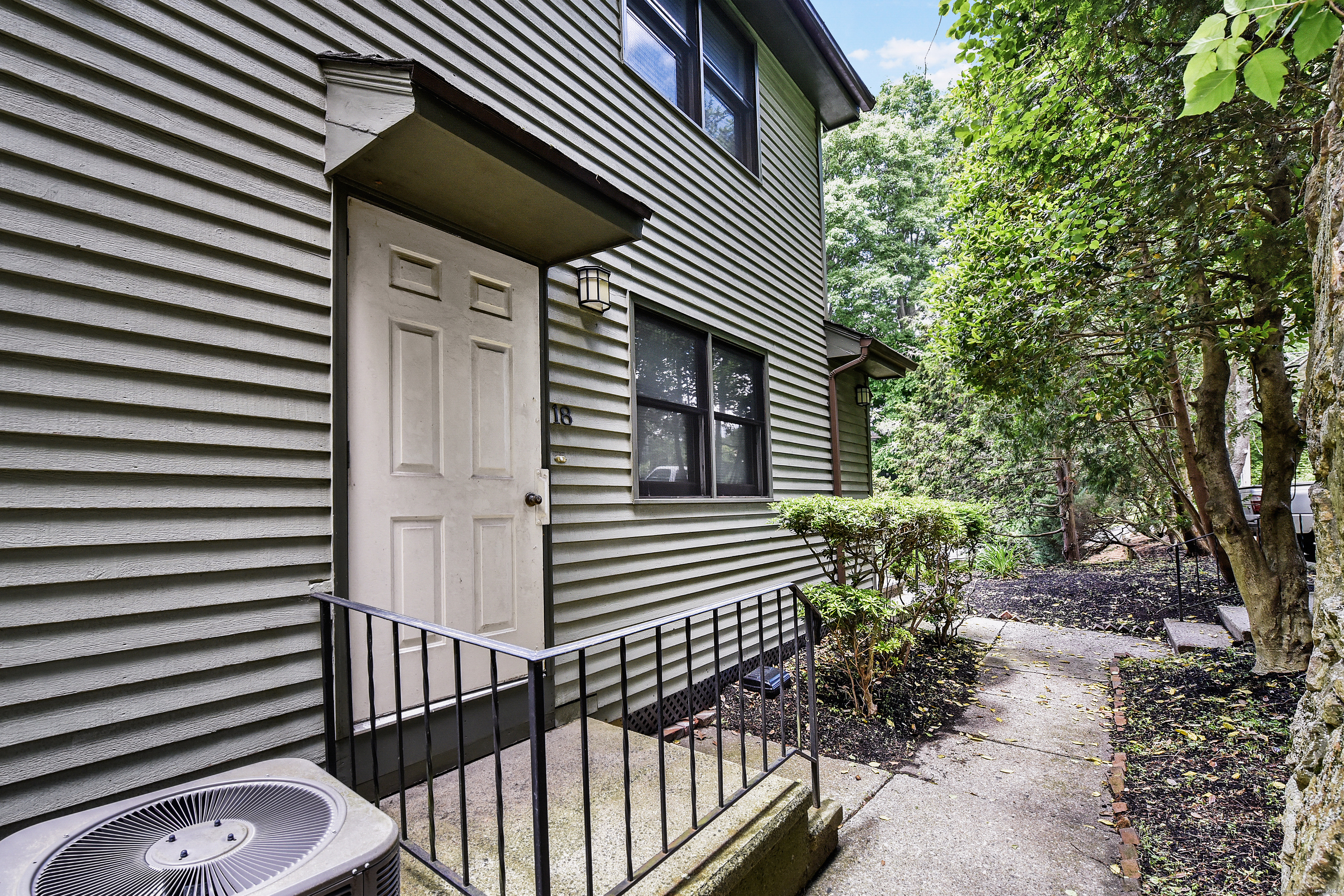 462 Glendale Avenue 18