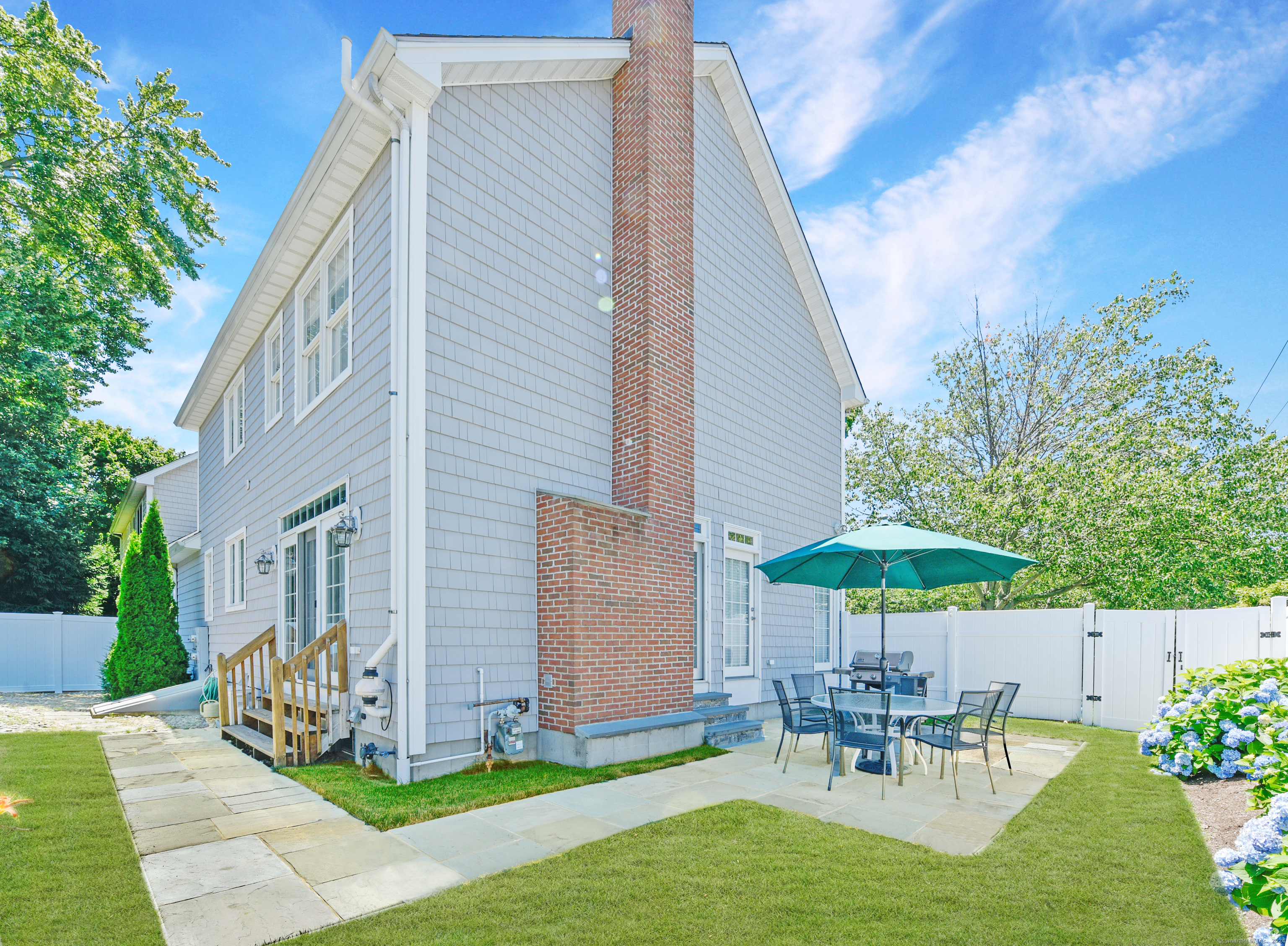 16 Ennis Lane 16