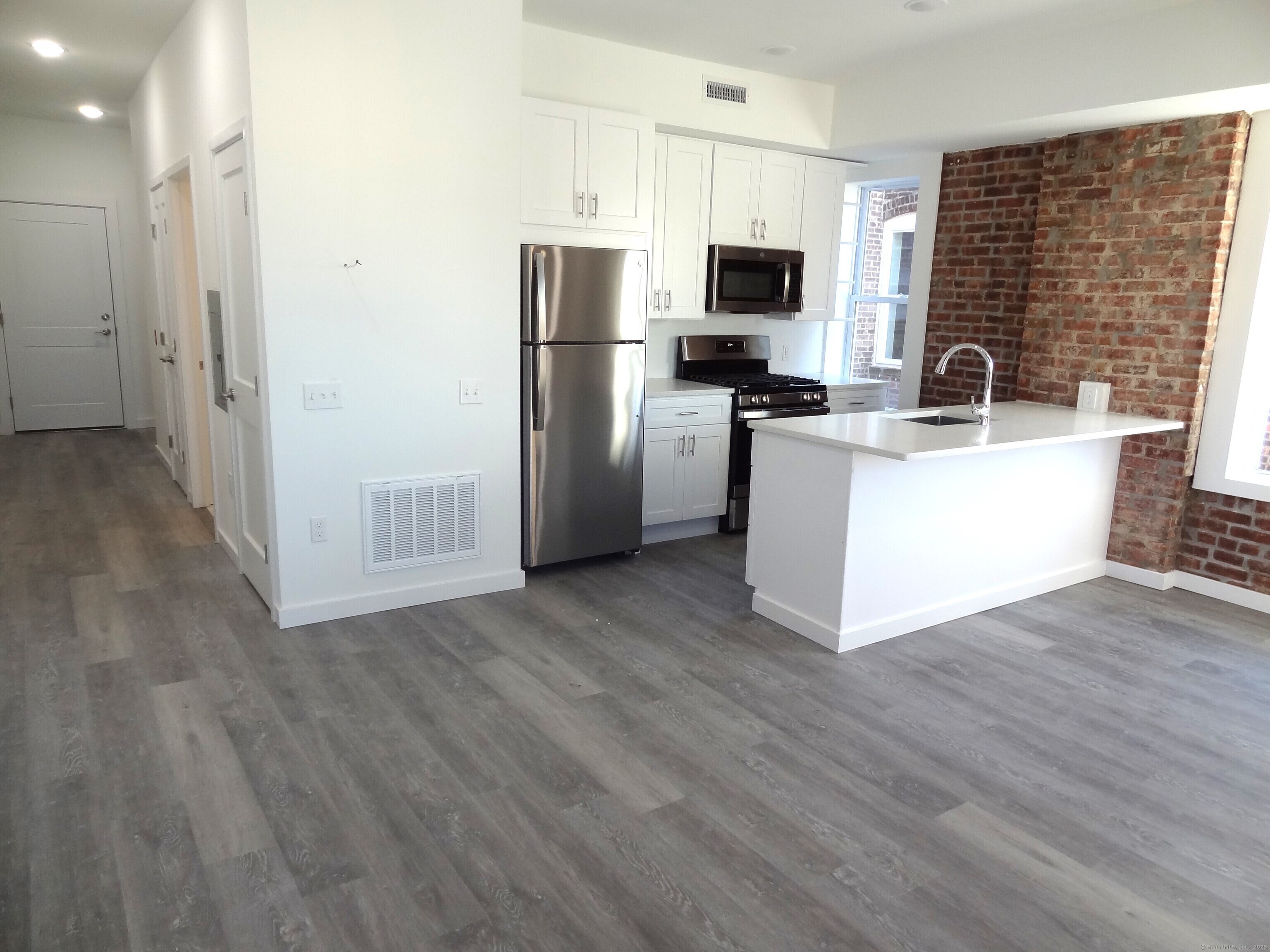 2806 Fairfield Avenue 19