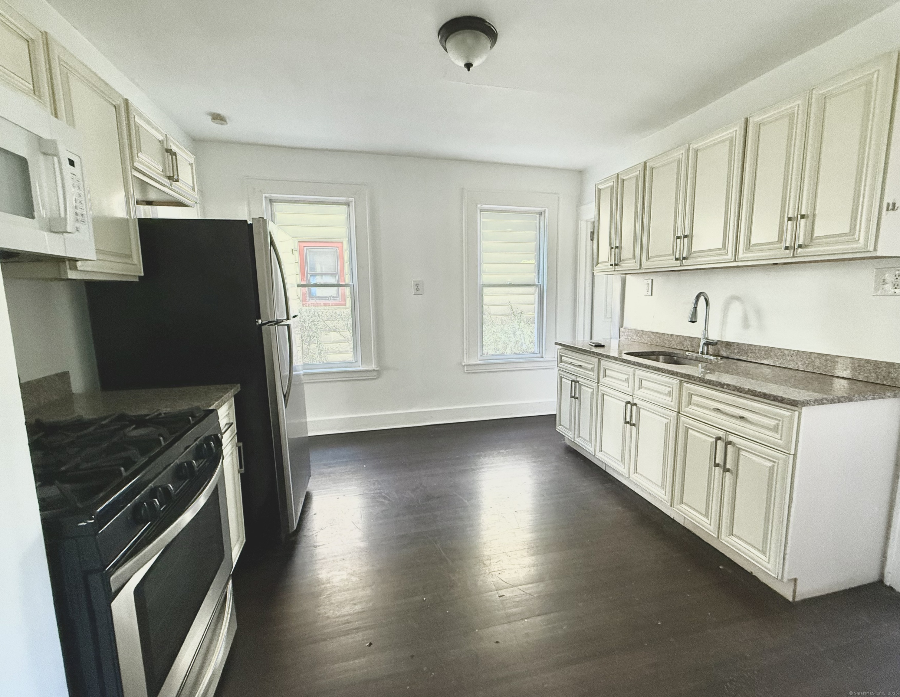 560 Garfield Avenue FL 1