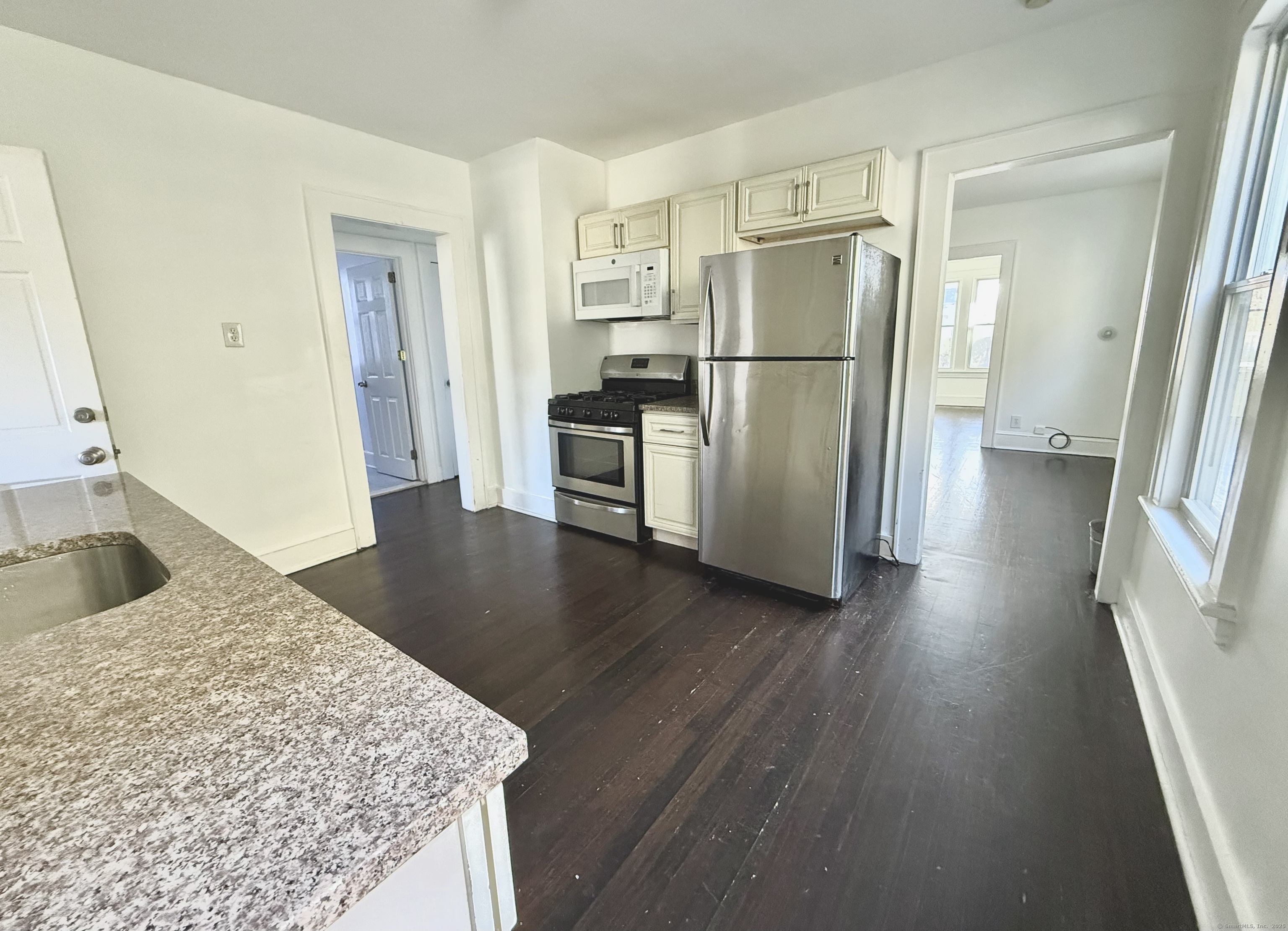560 Garfield Avenue FL 1