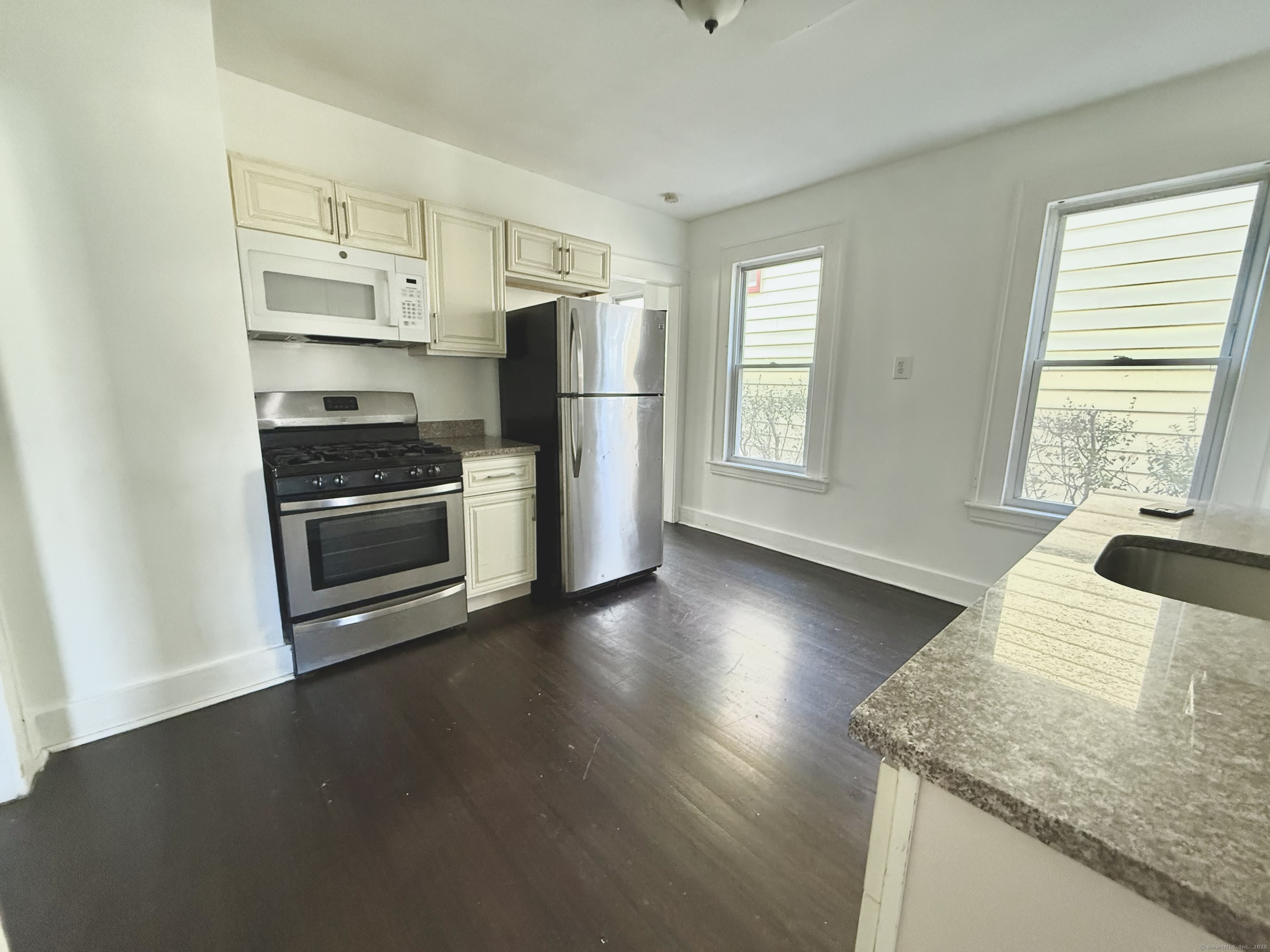 560 Garfield Avenue FL 1