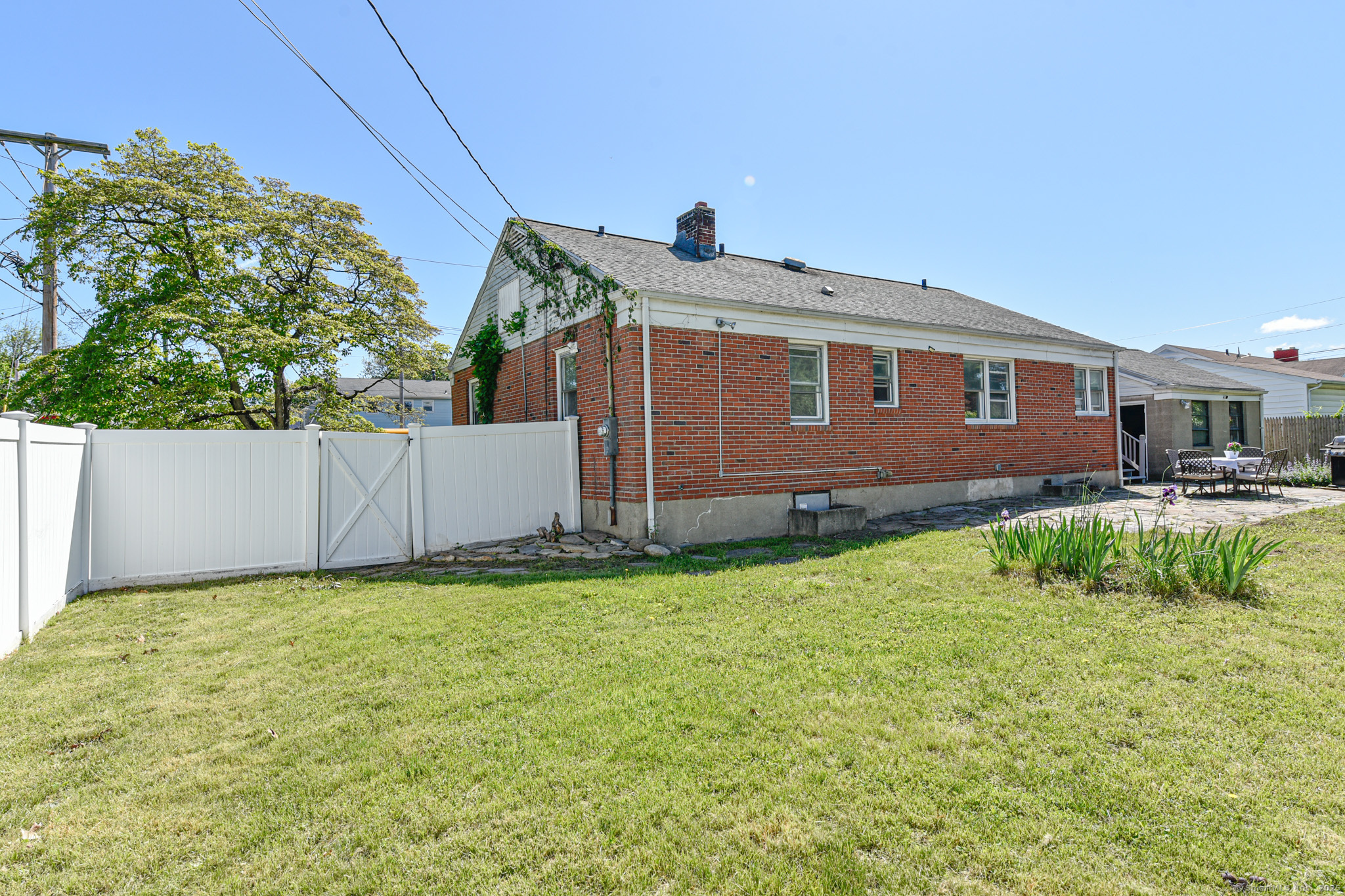 325 Lincoln Boulevard