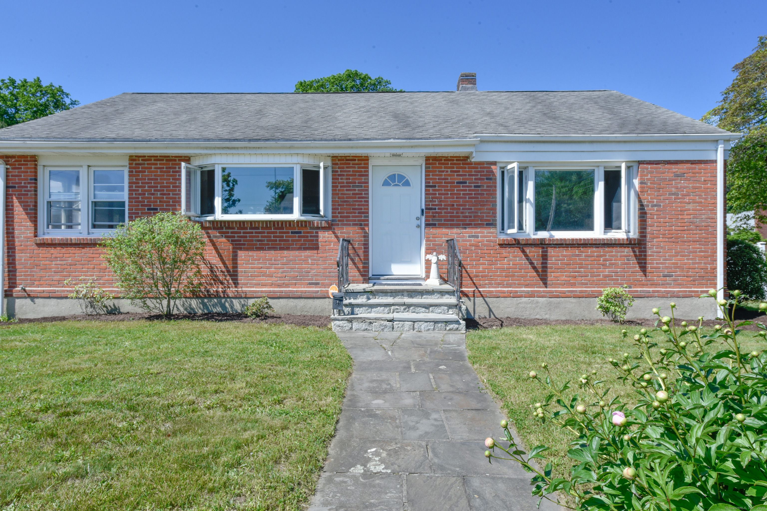 325 Lincoln Boulevard