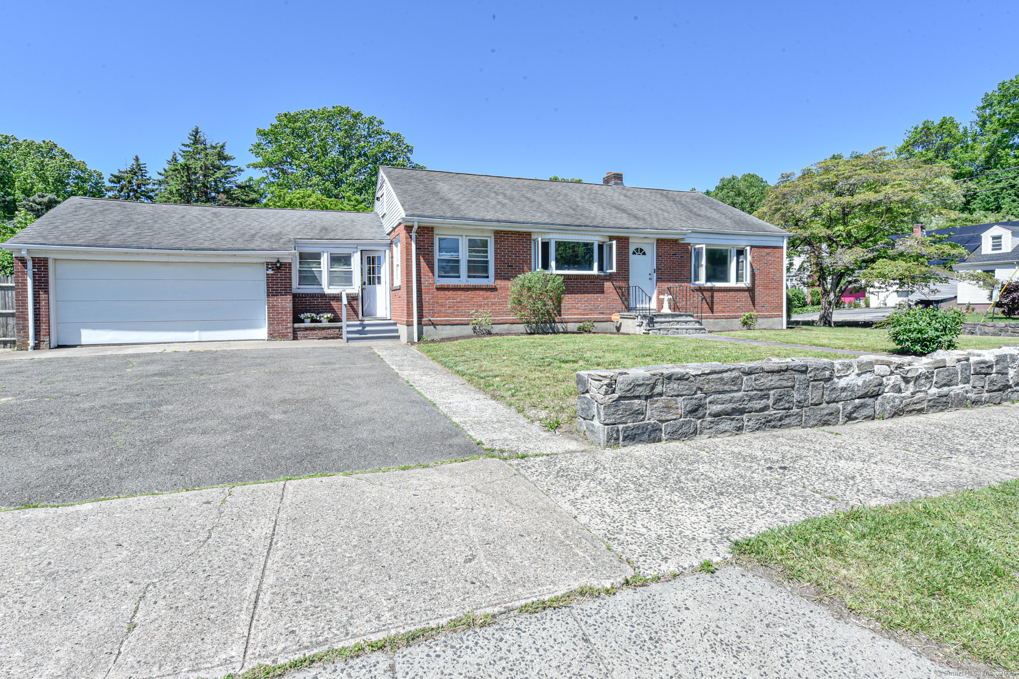 325 Lincoln Boulevard