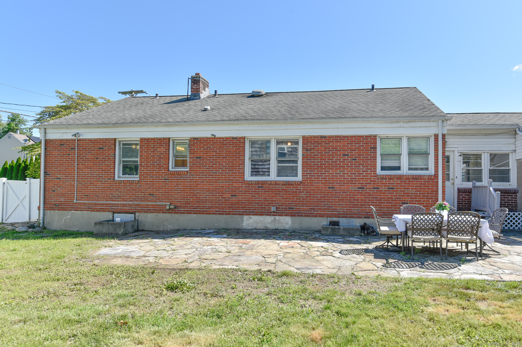 325 Lincoln Boulevard