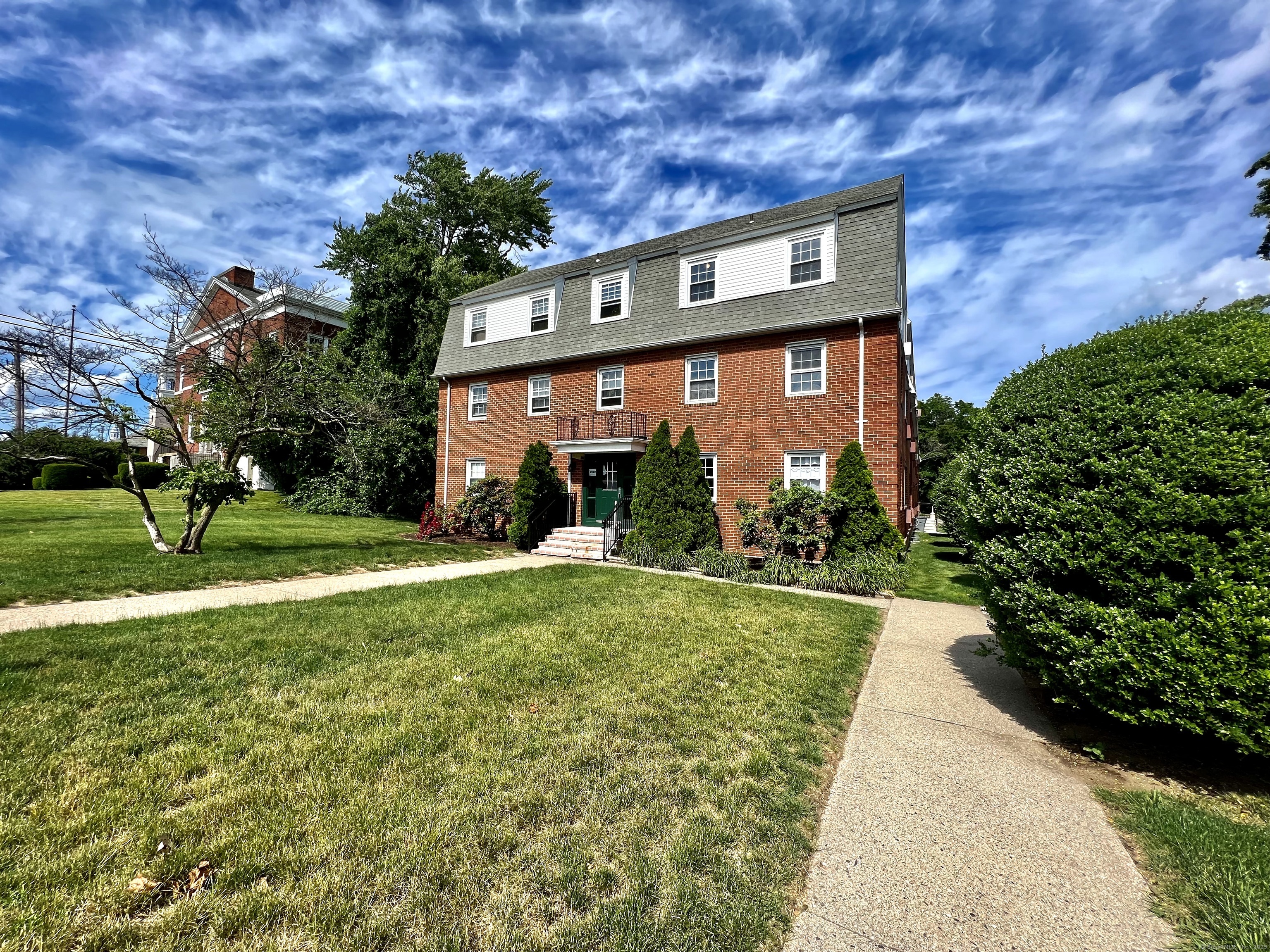 2580 Main Street C10