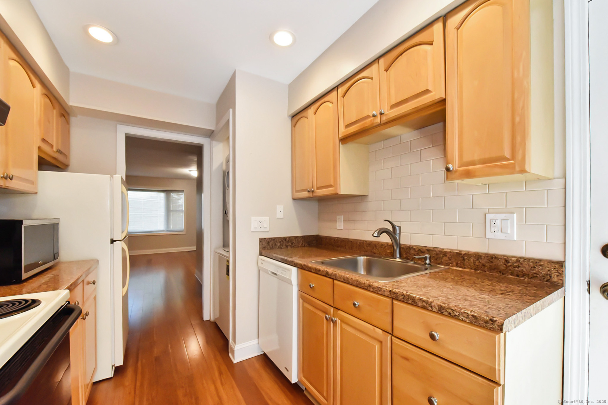 245 Glendale Avenue D8