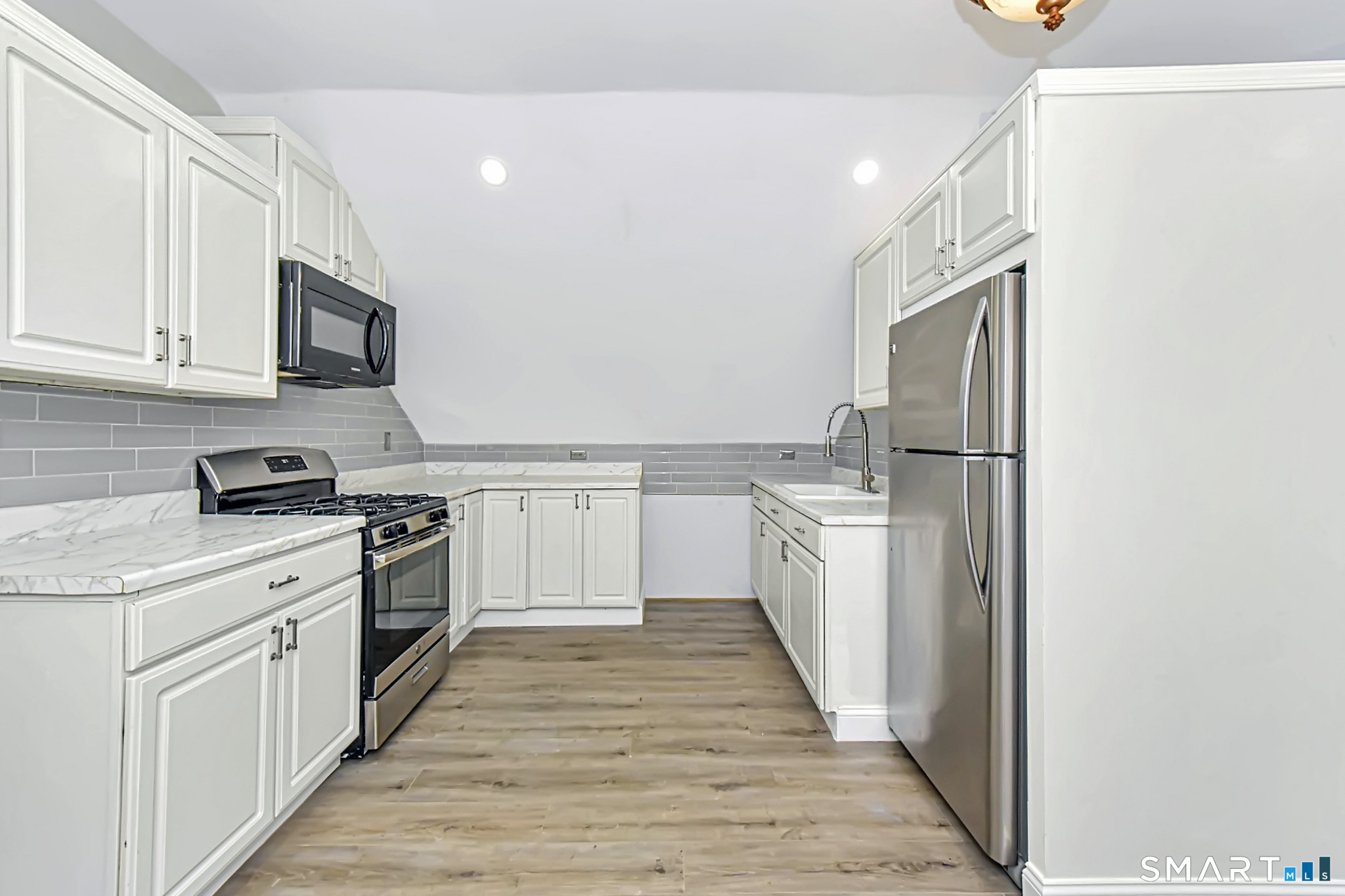 463 Wilmot Avenue Unit: 3