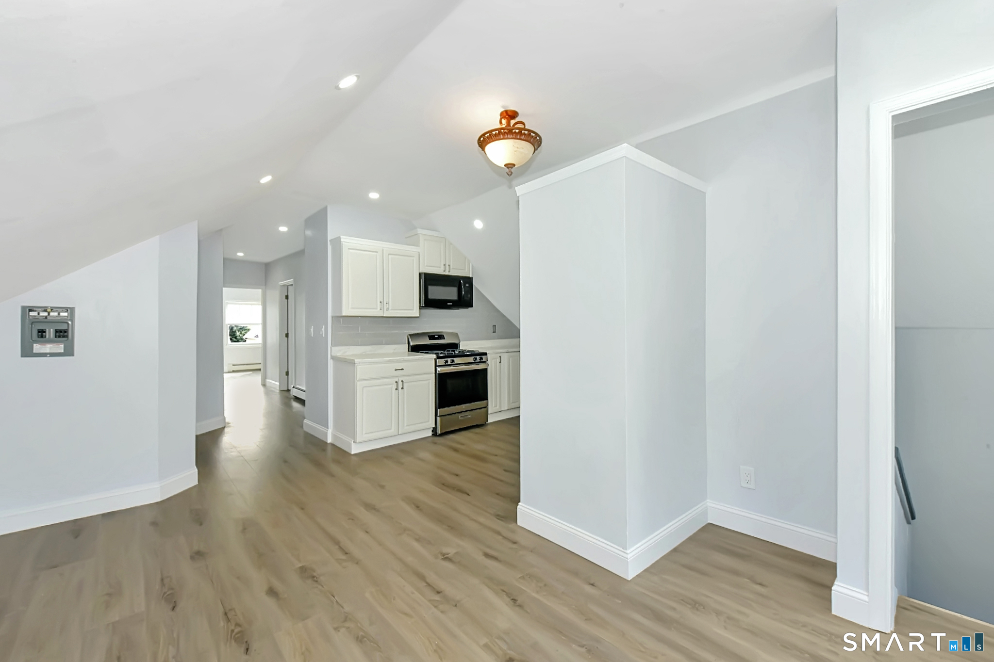 463 Wilmot Avenue Unit: 3
