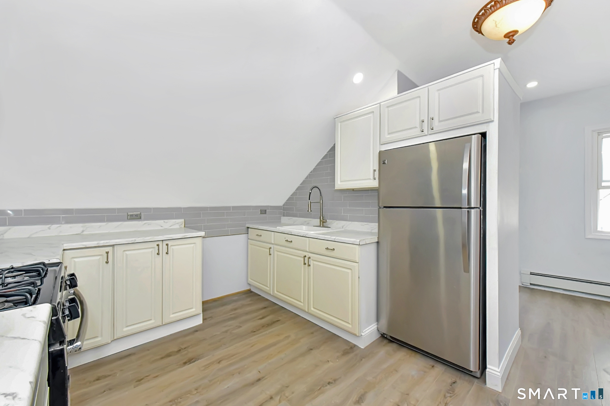 463 Wilmot Avenue Unit: 3