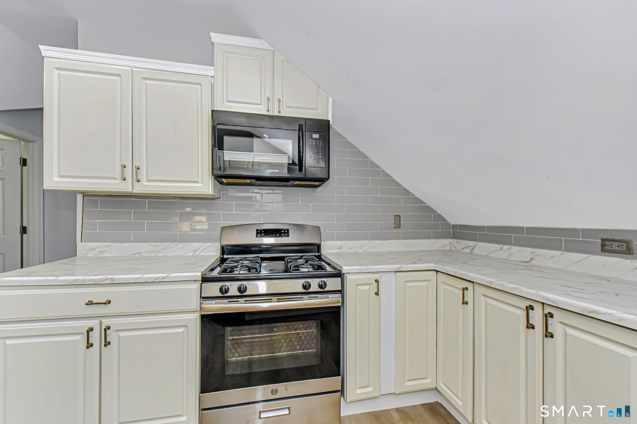 463 Wilmot Avenue Unit: 3