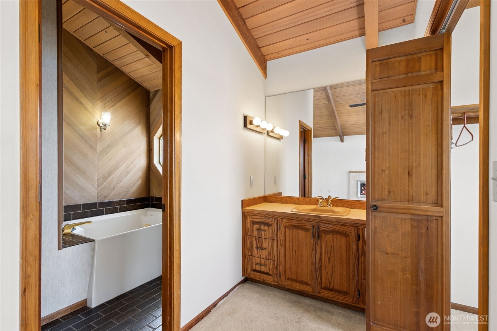 1210 E Lakeshore Drive