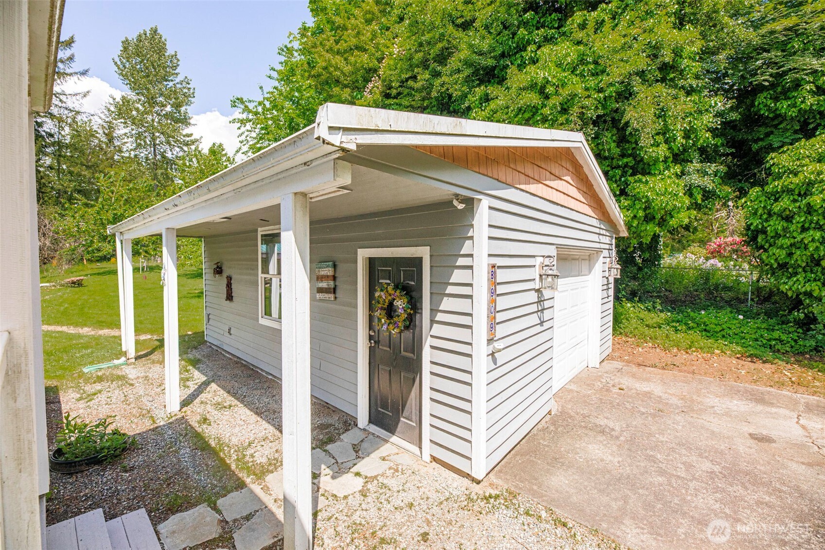 8909 Arlington Heights Road