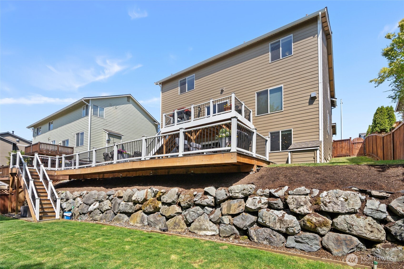 30 79th Drive NE