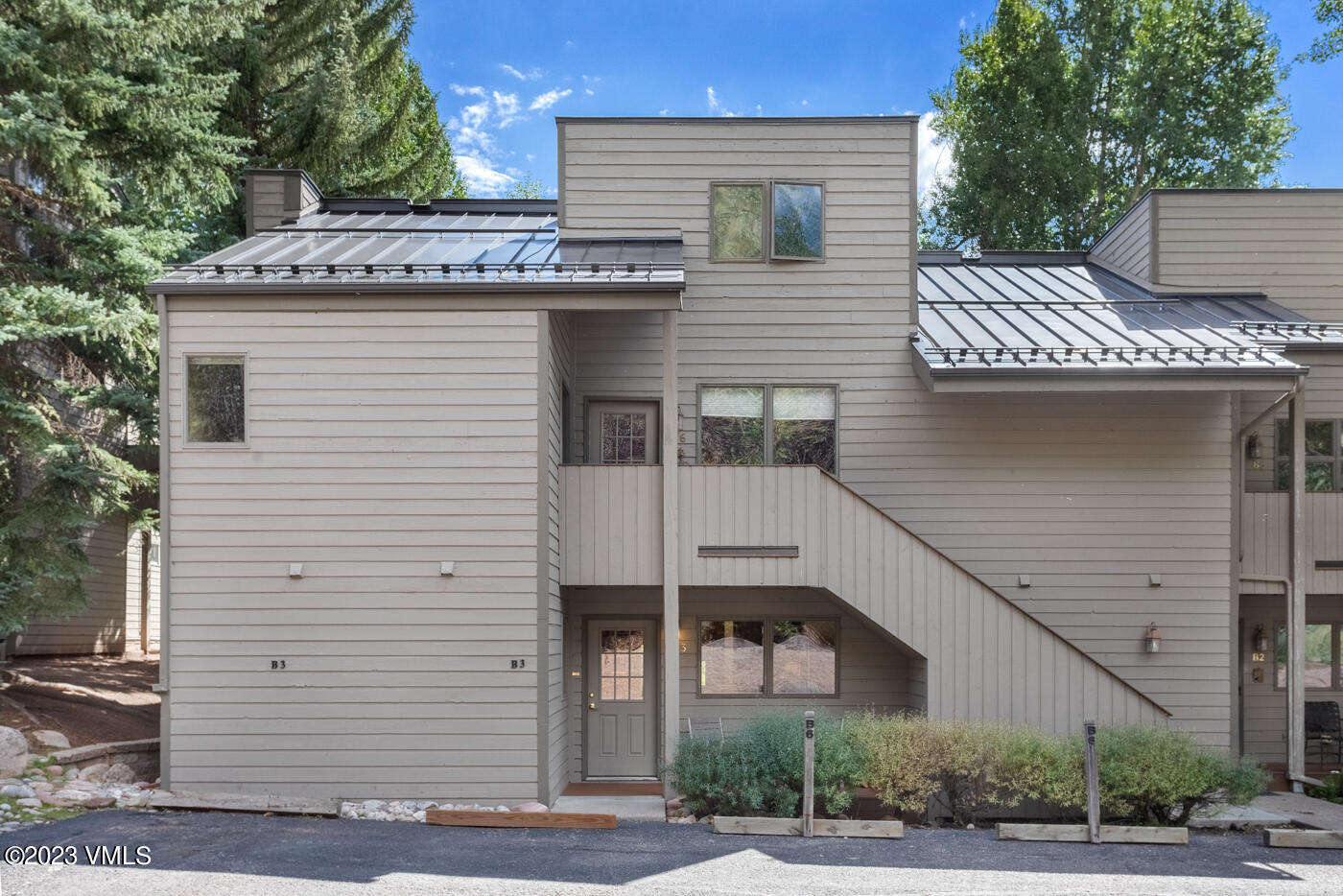 945 Red Sandstone Road B3