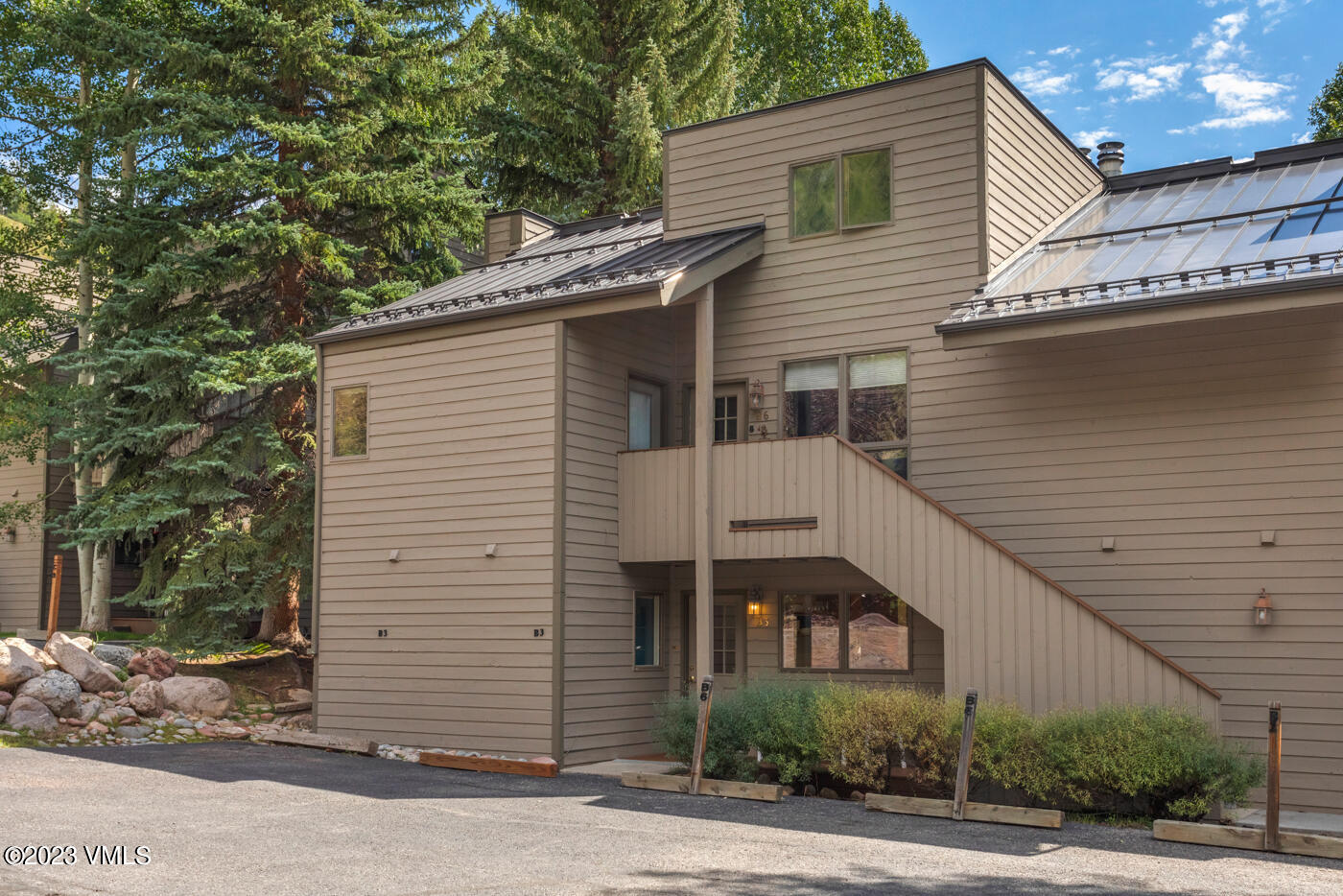 945 Red Sandstone Road B3