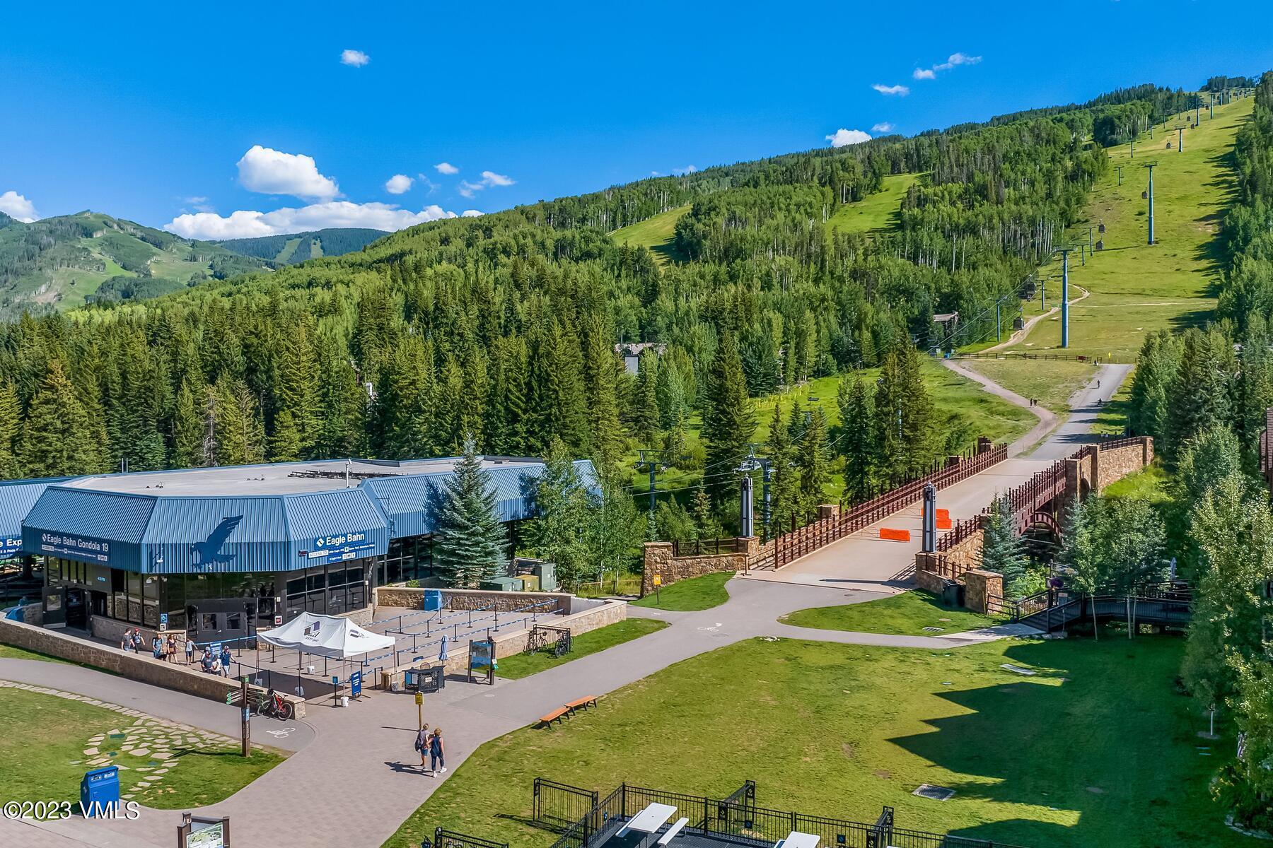 660 Lionshead Place, 325