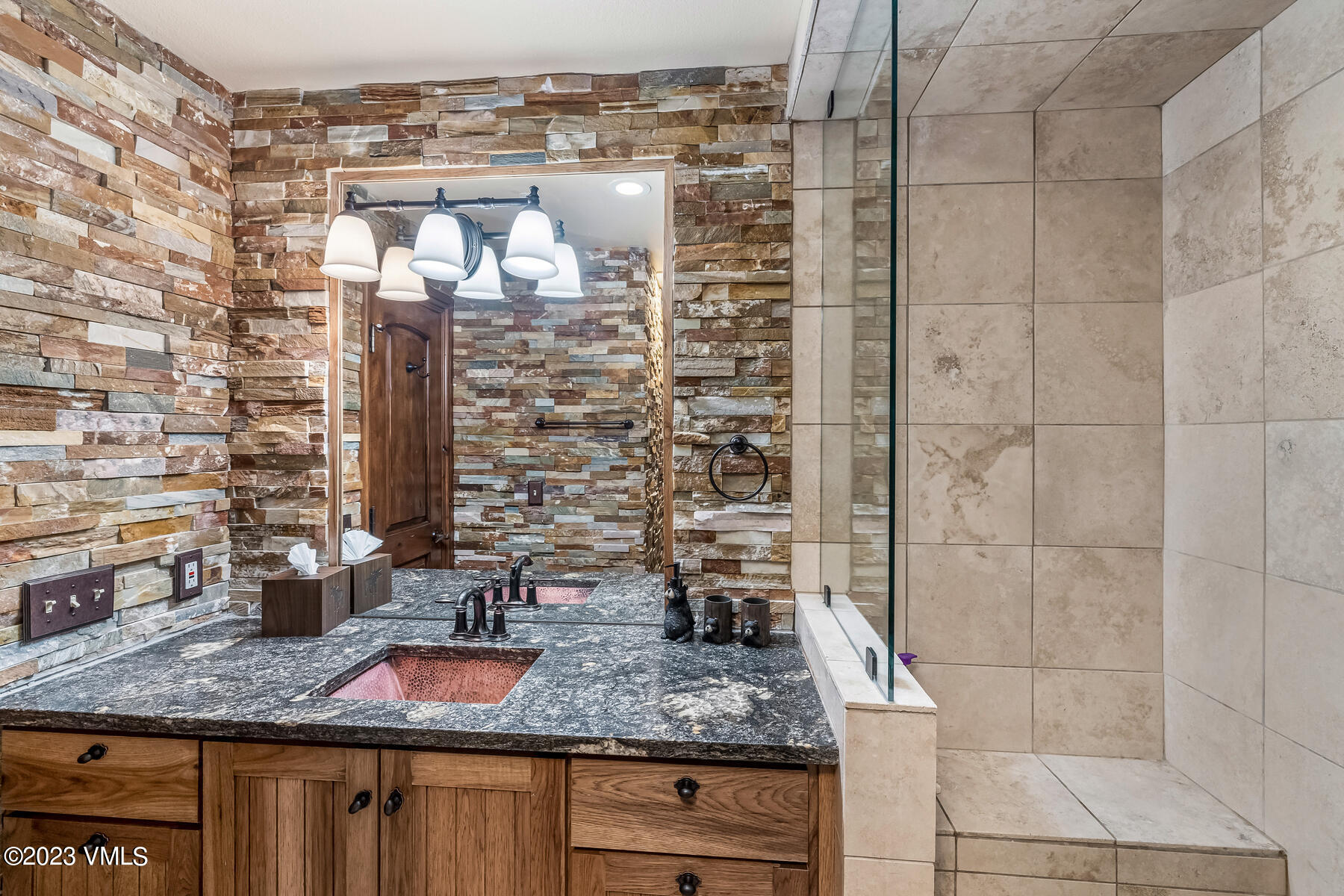 660 Lionshead Place, 325