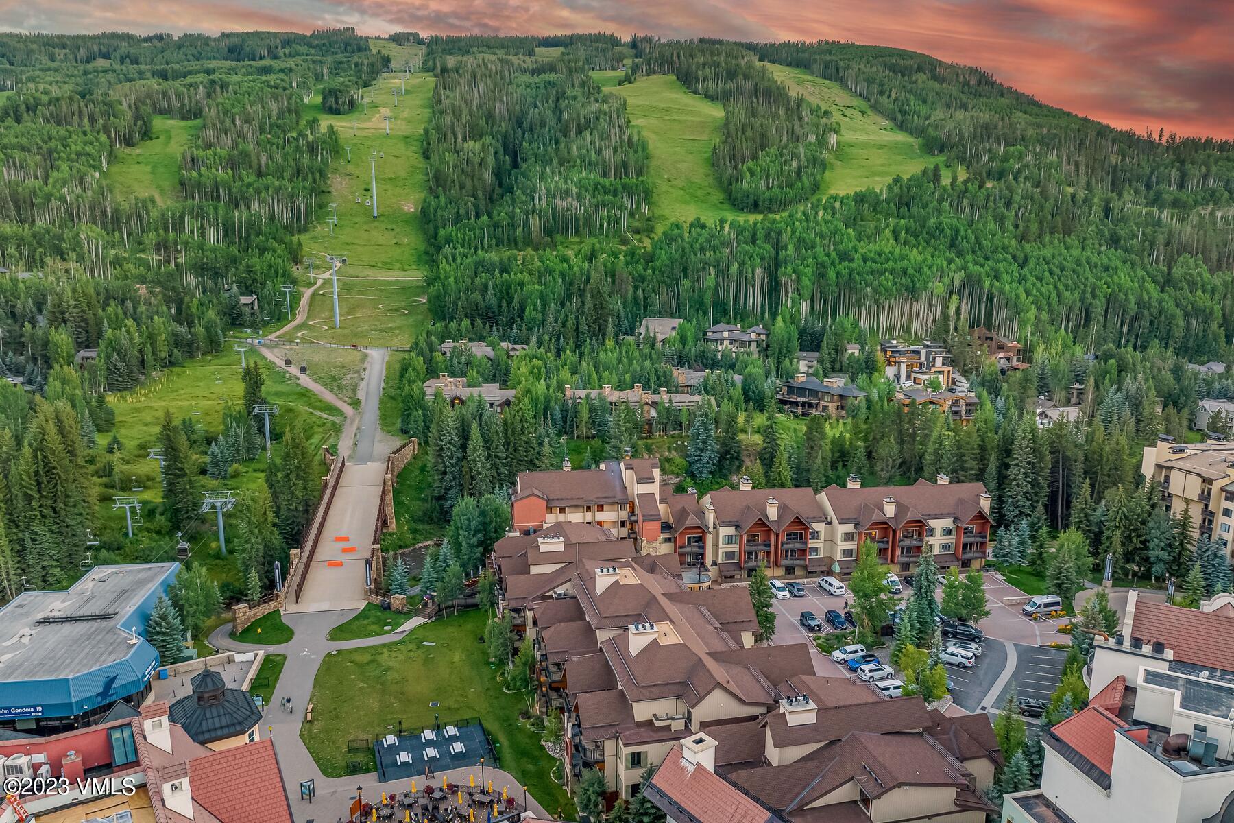 660 Lionshead Place, 325