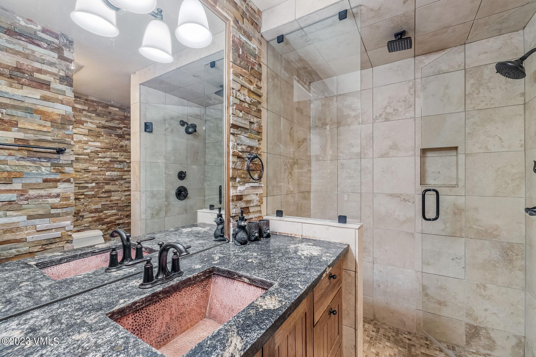 660 Lionshead Place, 325