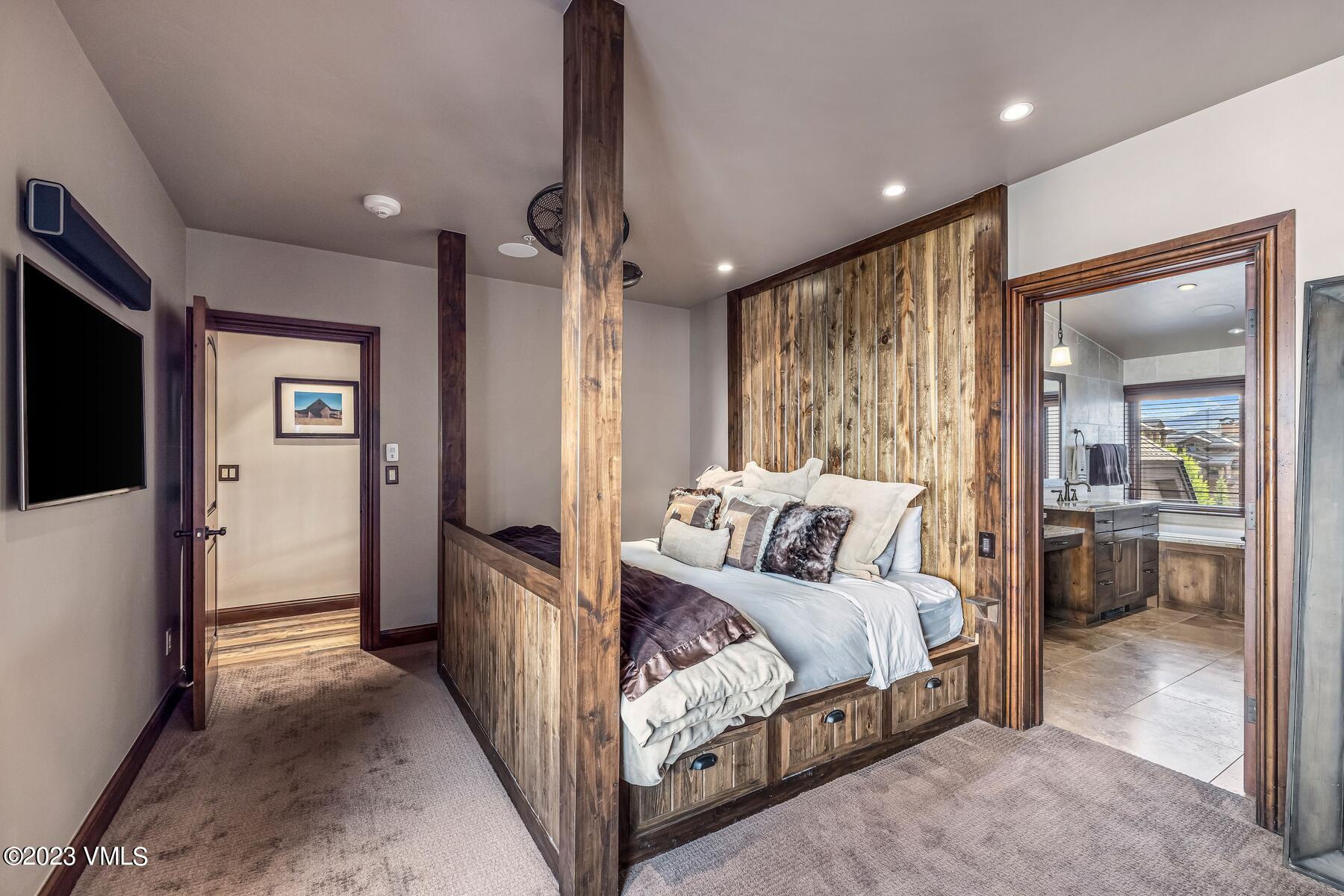 660 Lionshead Place, 325