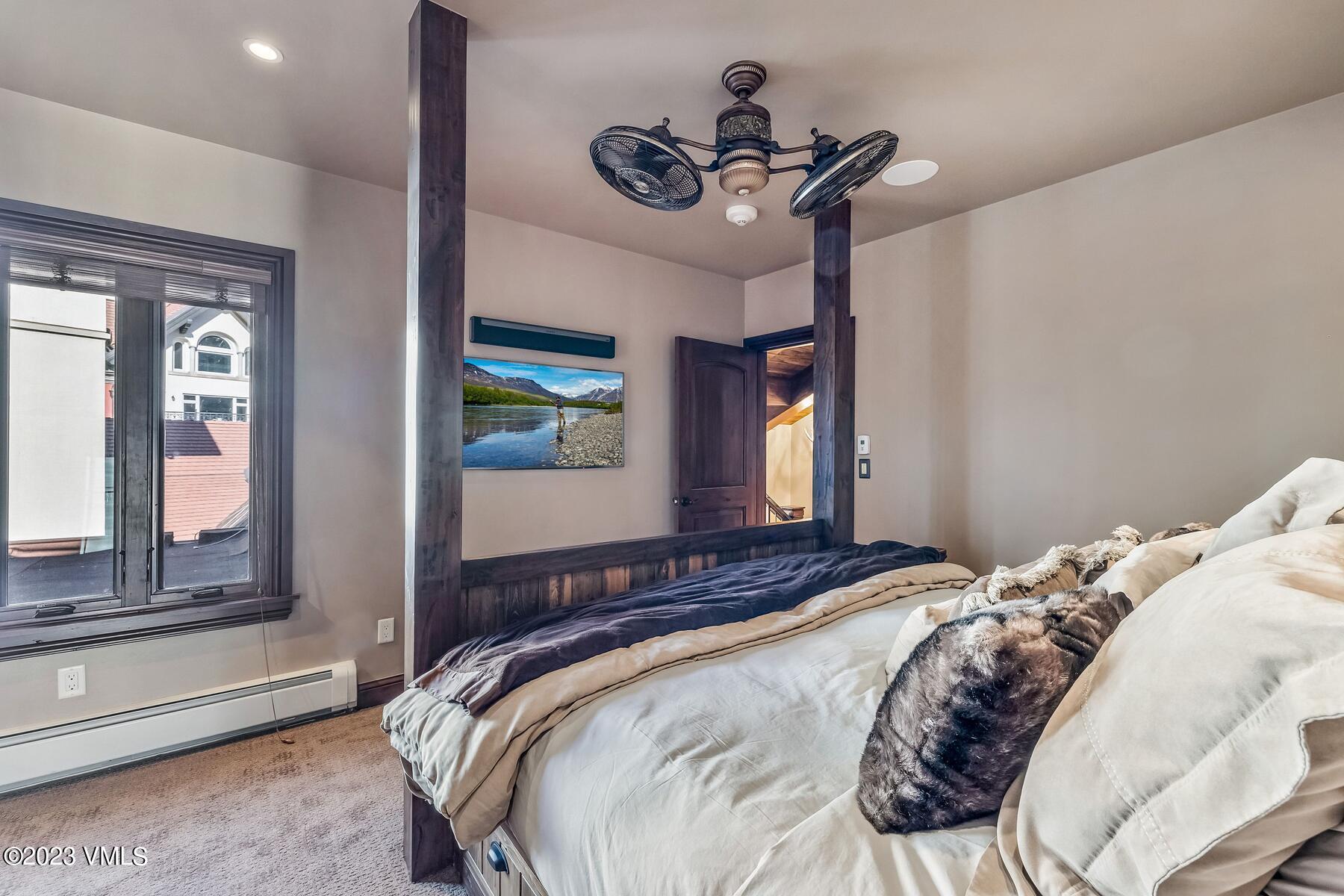 660 Lionshead Place, 325