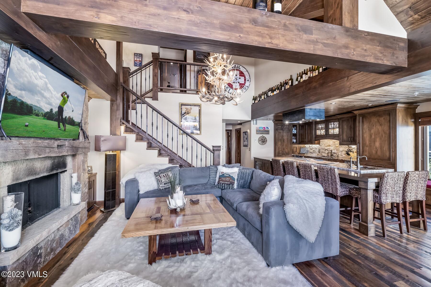 660 Lionshead Place, 325