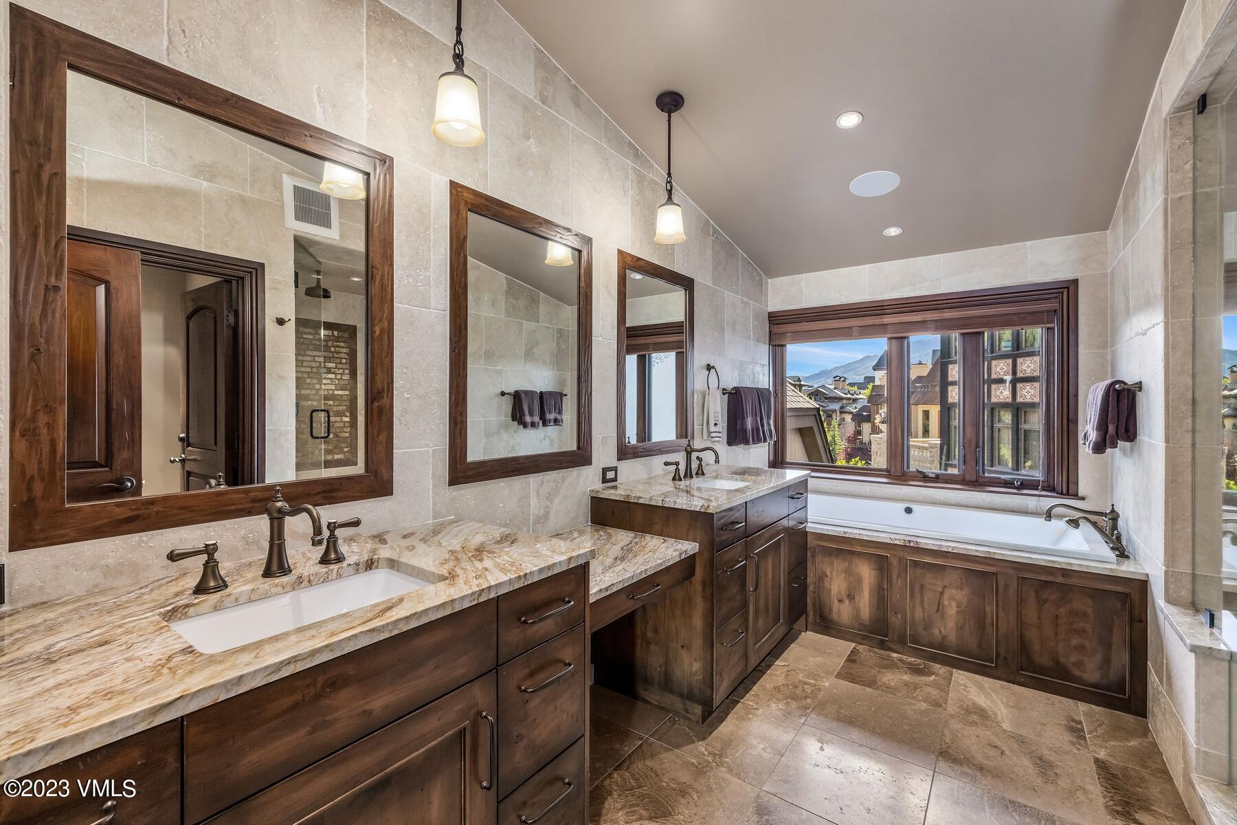 660 Lionshead Place, 325