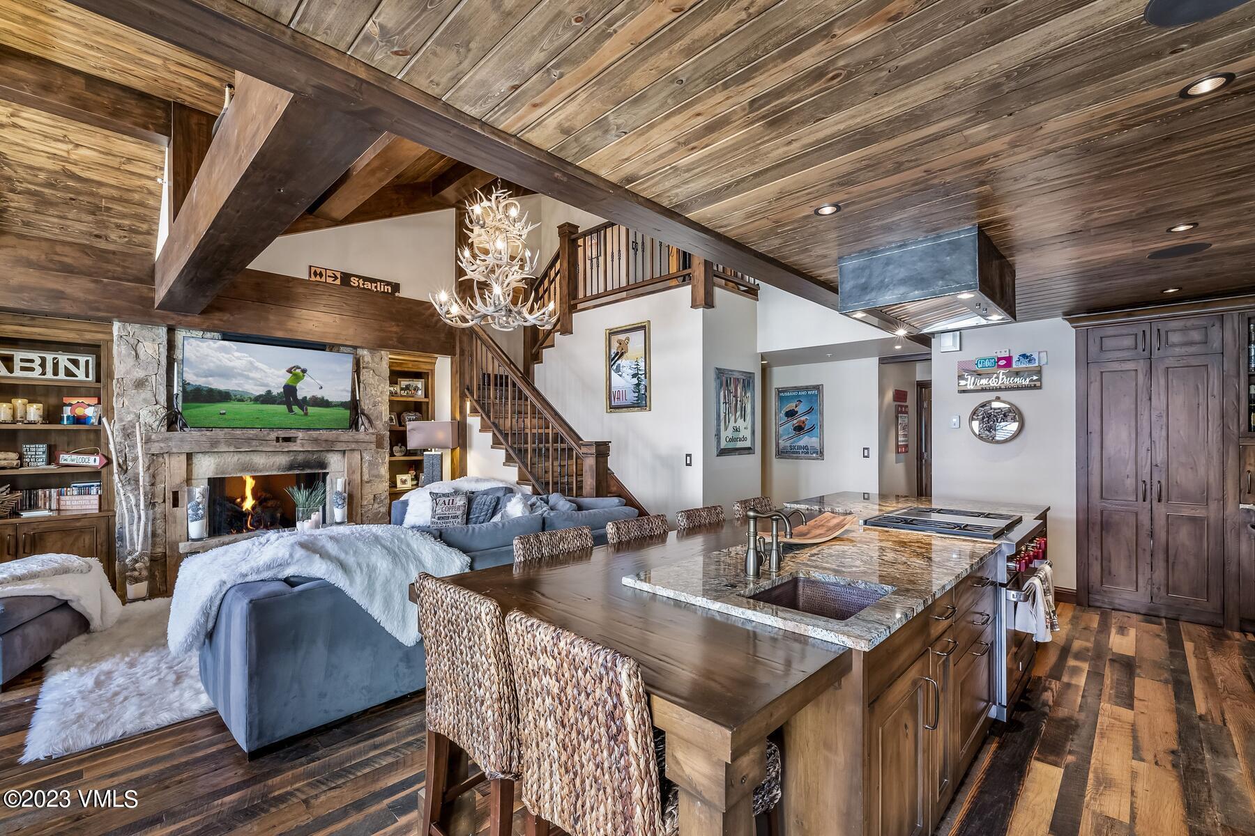 660 Lionshead Place, 325