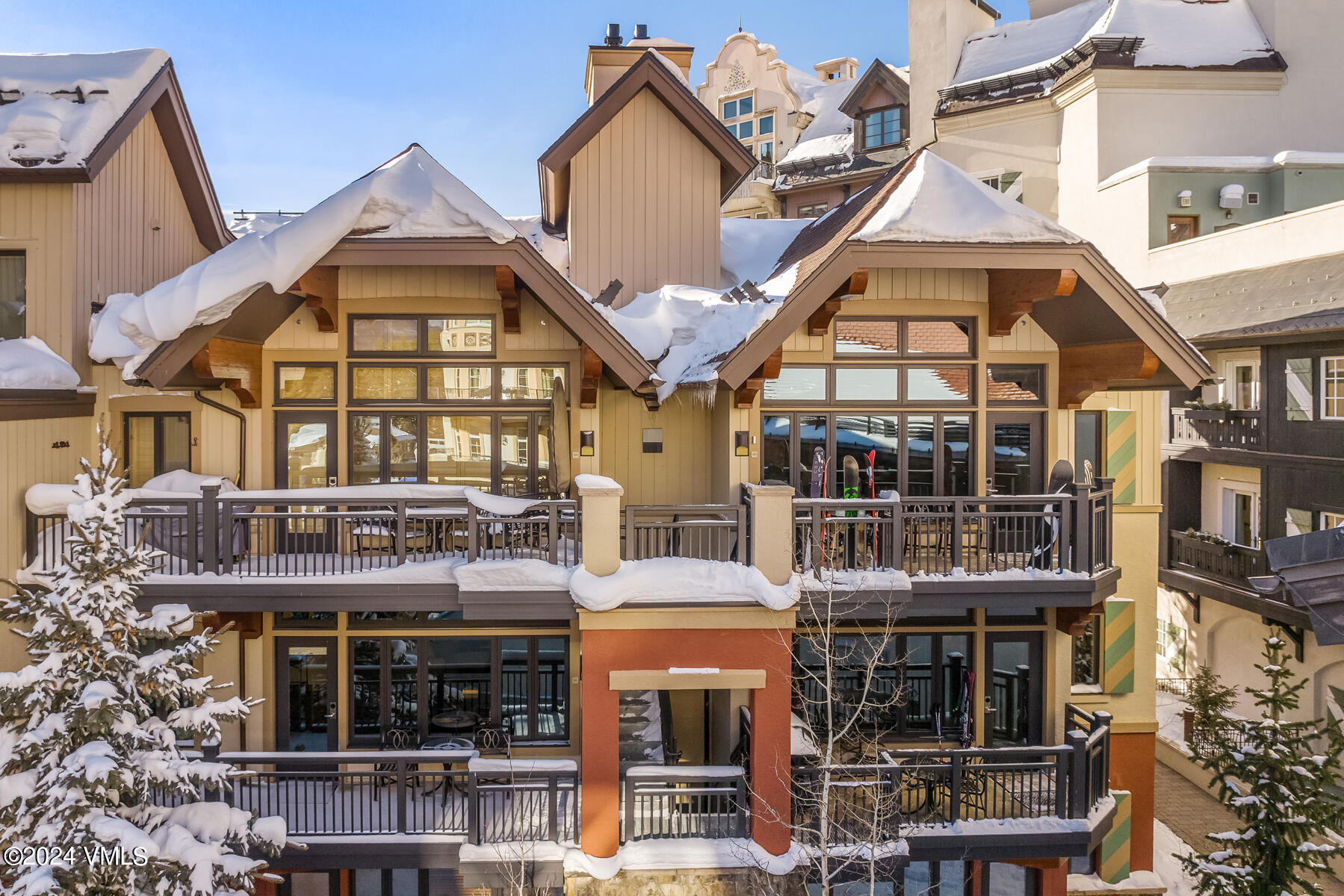 660 Lionshead Place, 325