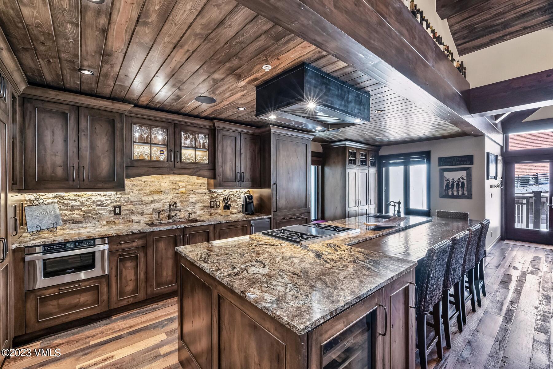 660 Lionshead Place, 325