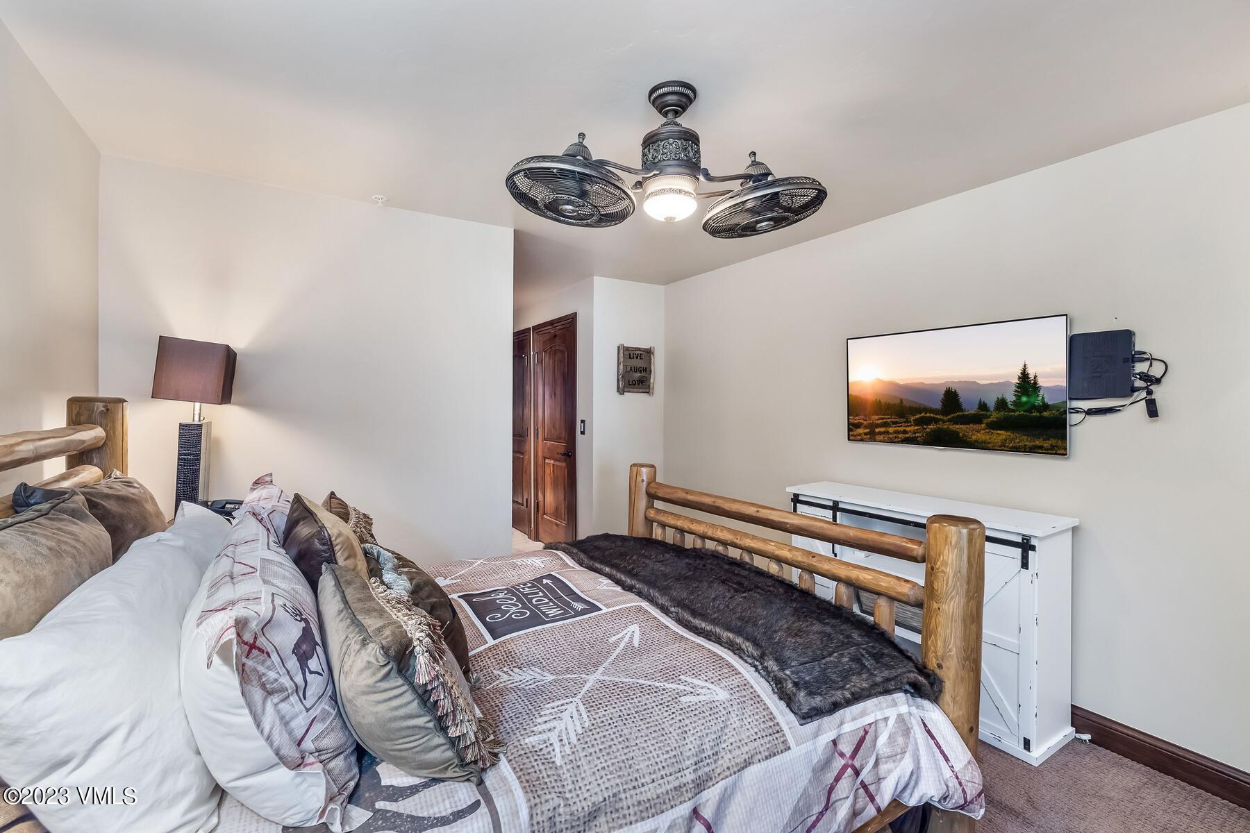 660 Lionshead Place, 325