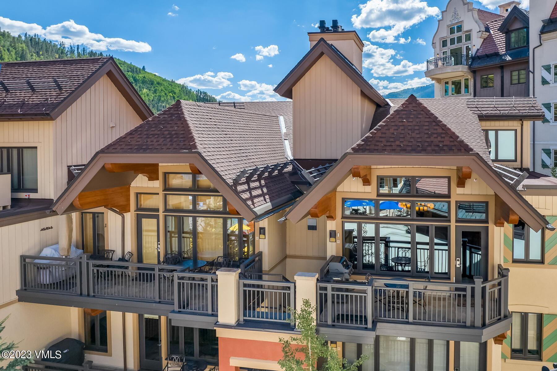 660 Lionshead Place, 325