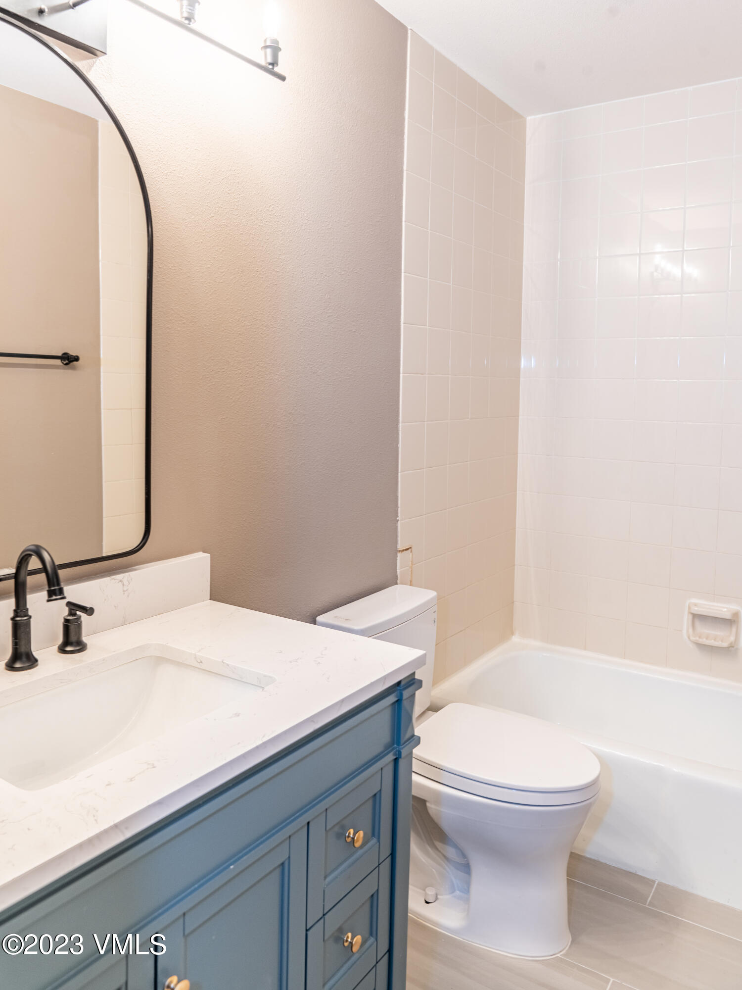 1019 Edwards Village 13