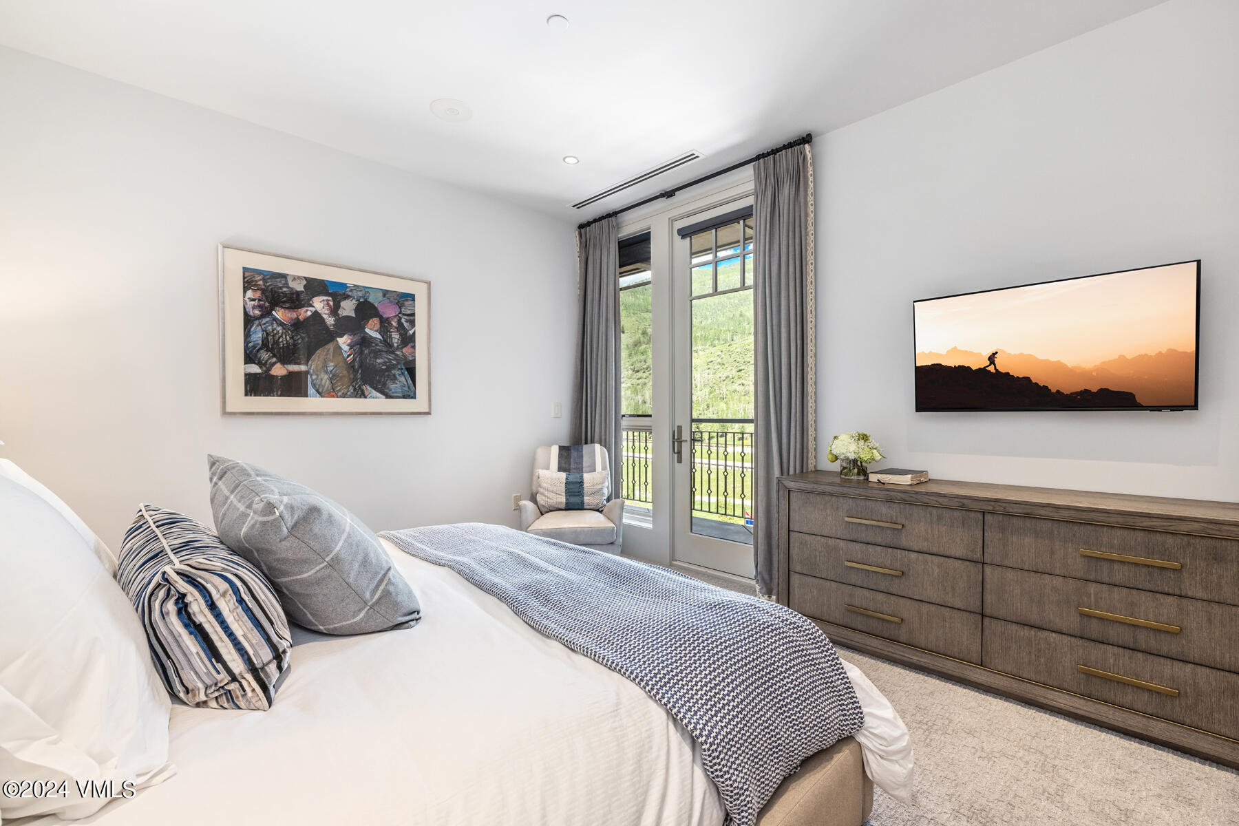 141 E Meadow Drive, 7A West