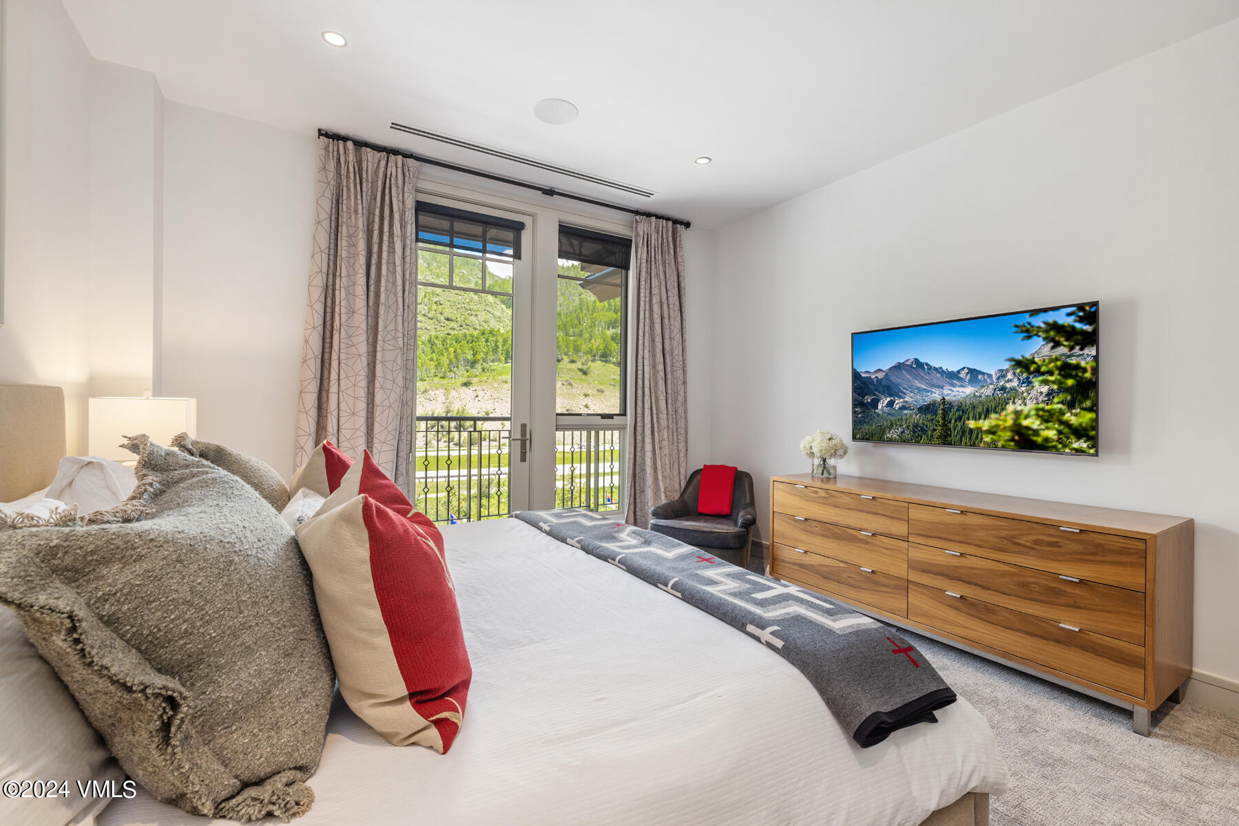 141 E Meadow Drive, 7A West