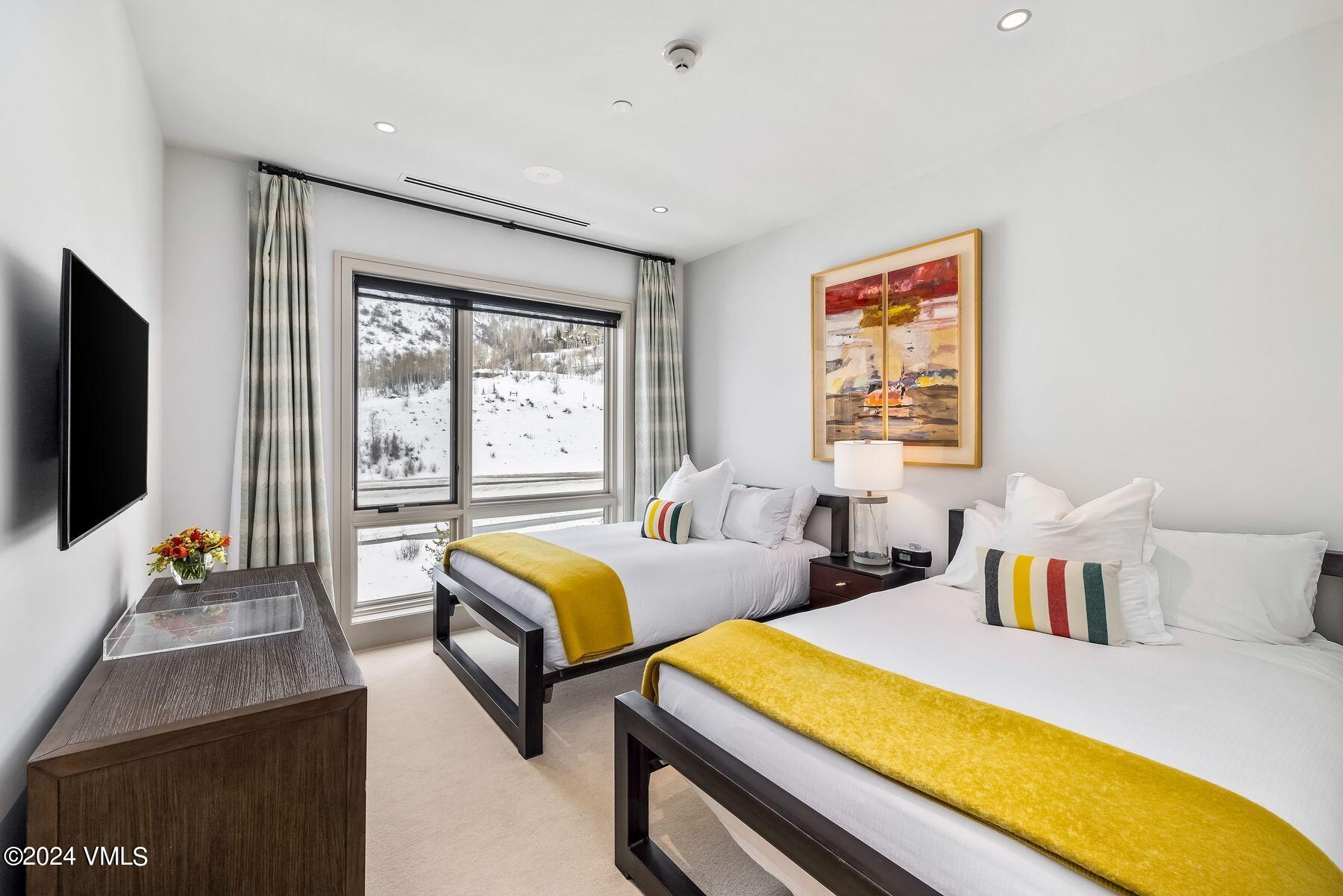 141 E Meadow Drive, 7A West