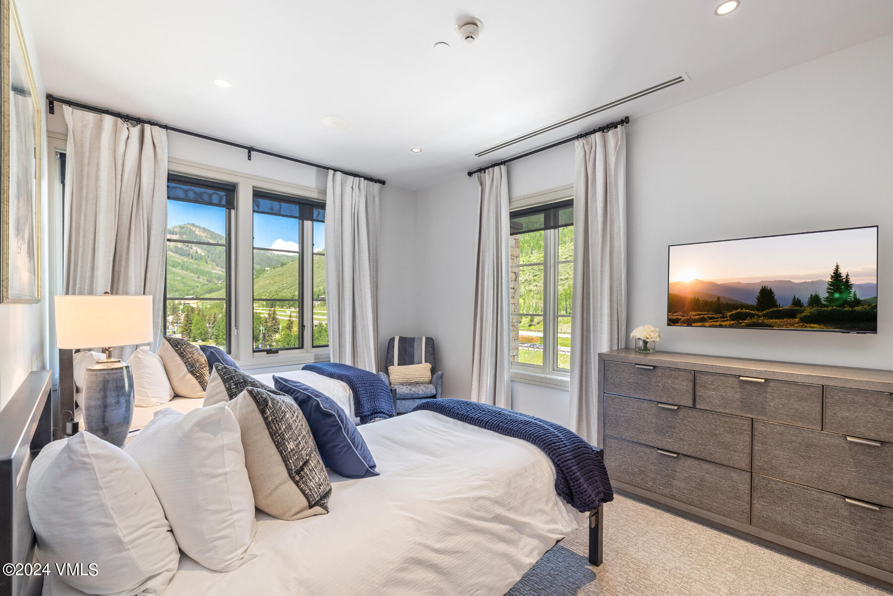 141 E Meadow Drive, 7A West