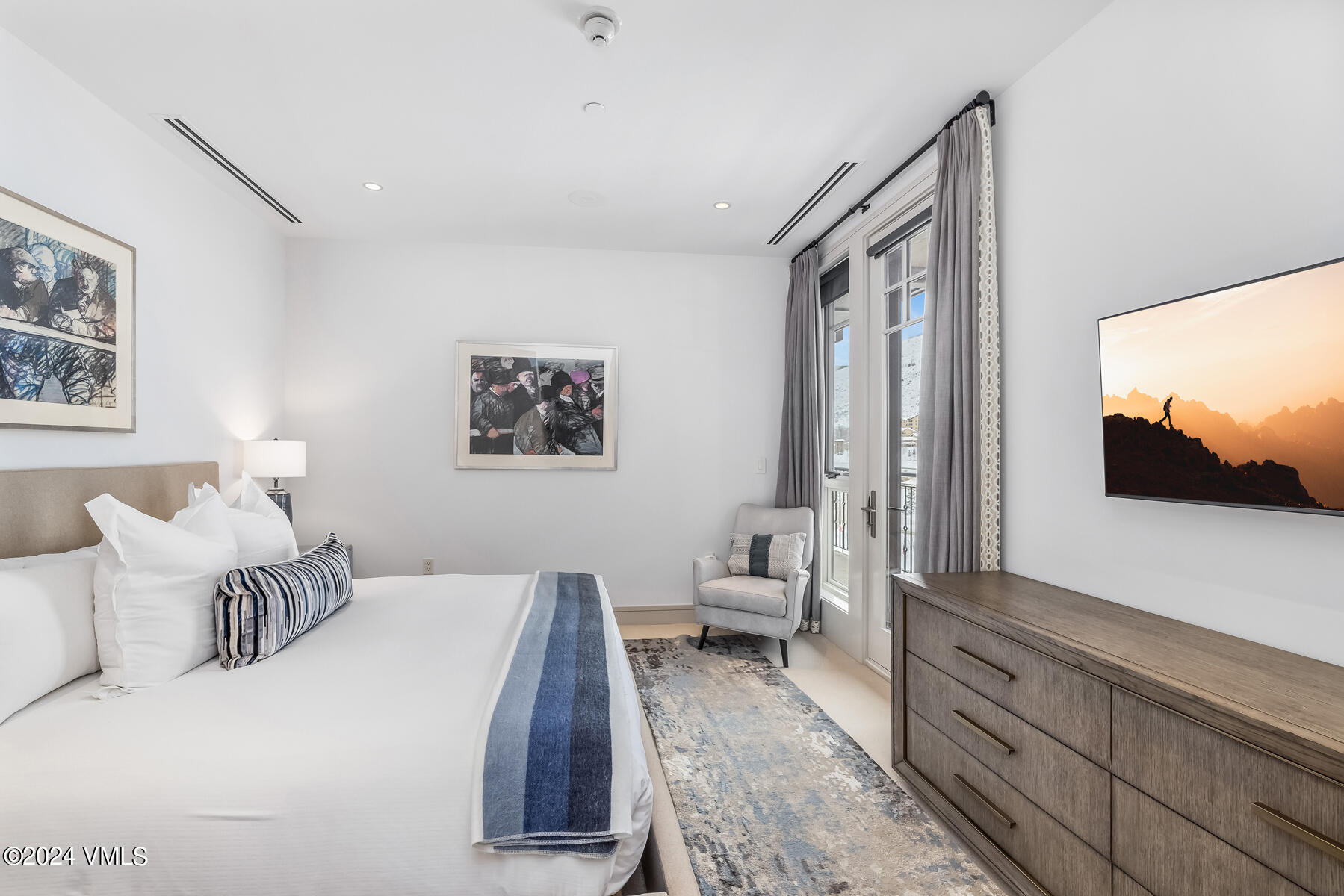 141 E Meadow Drive, 7A West