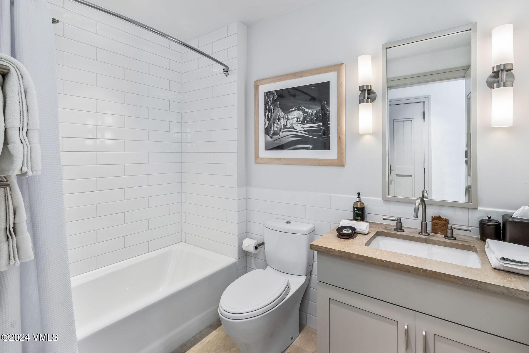 141 E Meadow Drive, 7A West