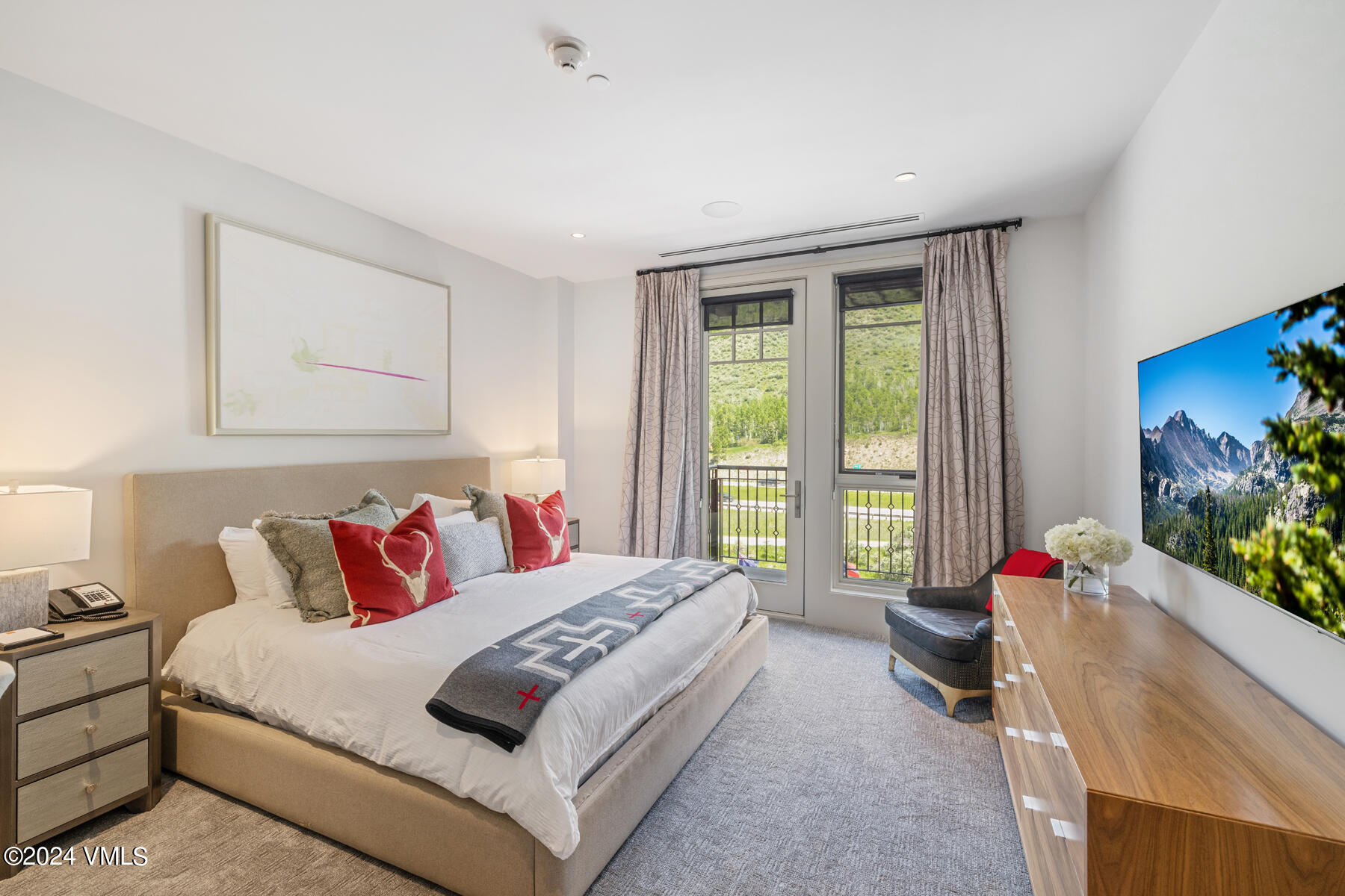 141 E Meadow Drive, 7A West