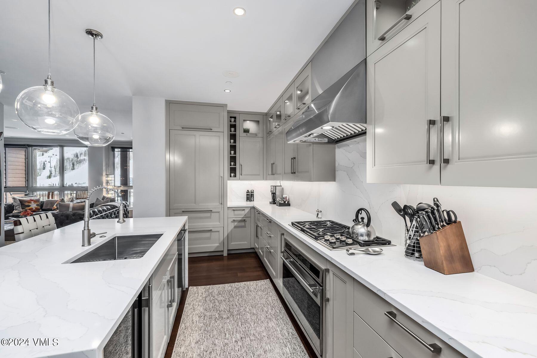 141 E Meadow Drive, 7A West