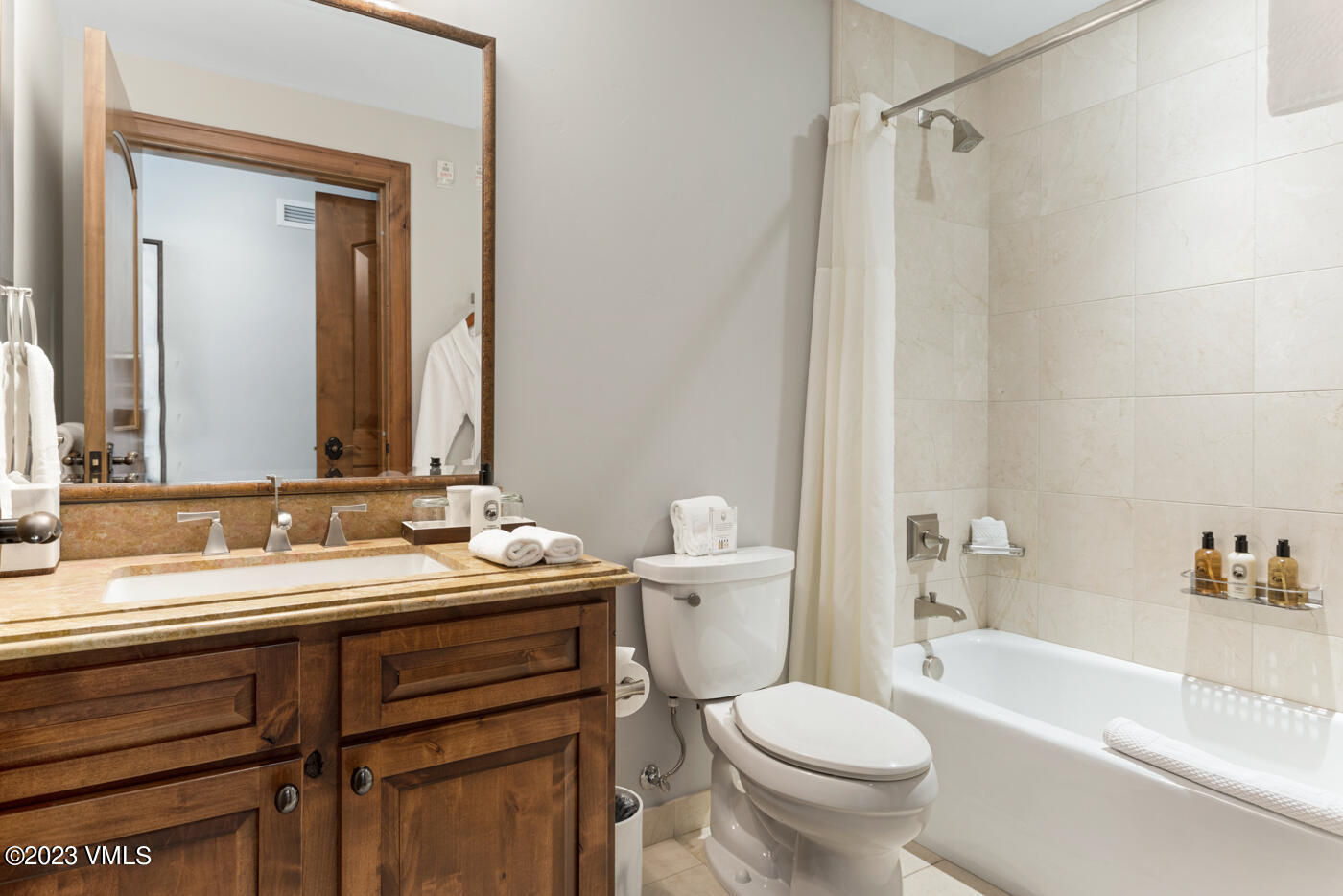 728 W Lionshead Circle, F-428/21