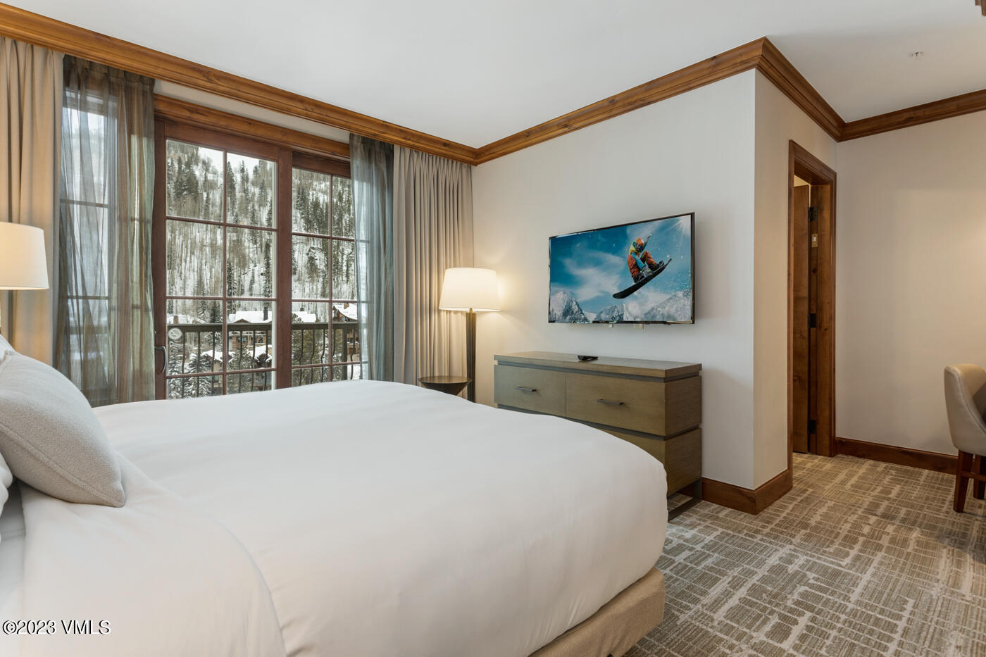 728 W Lionshead Circle, F-428/21