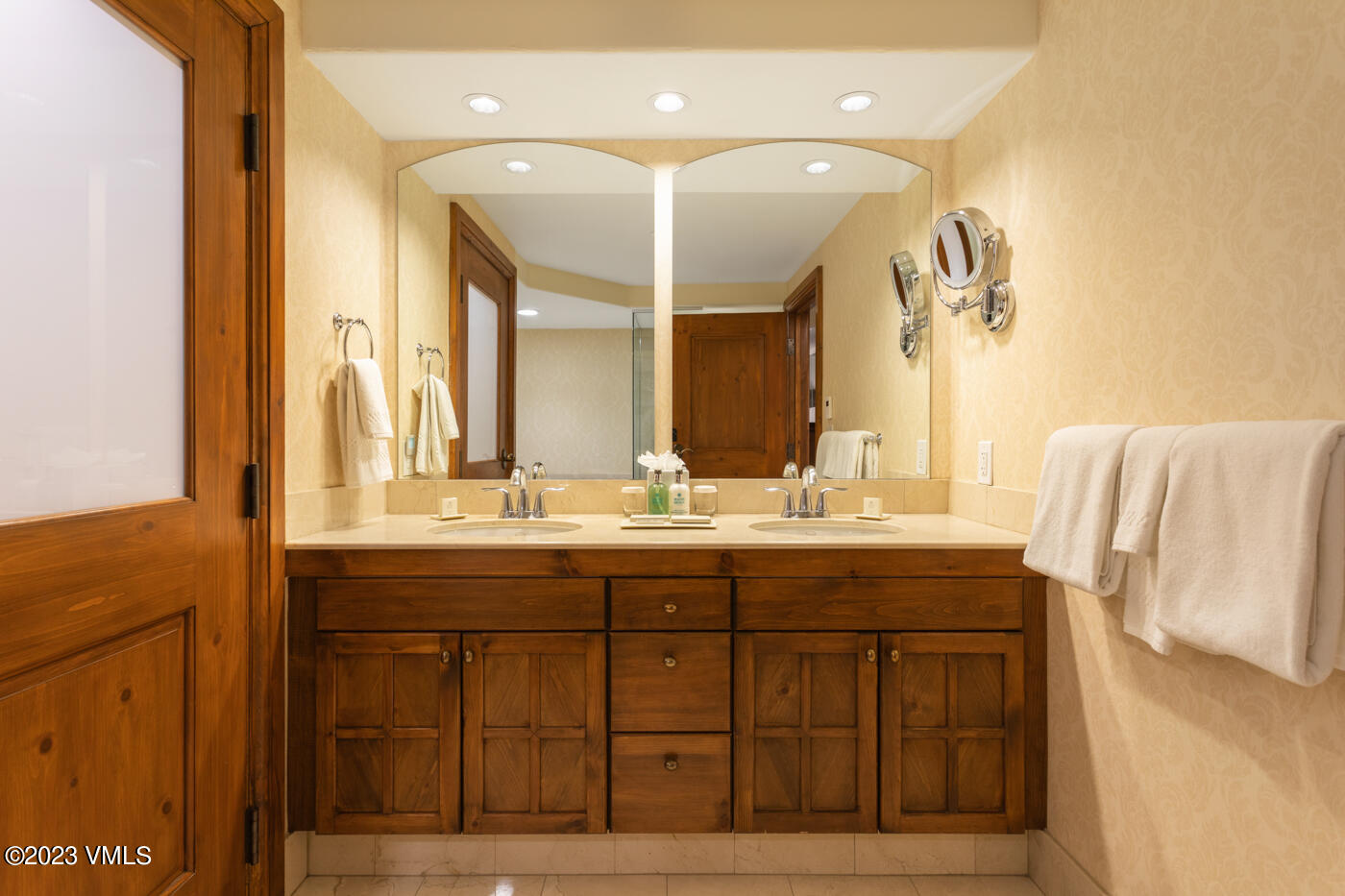 242 E Meadow Drive, 104-8