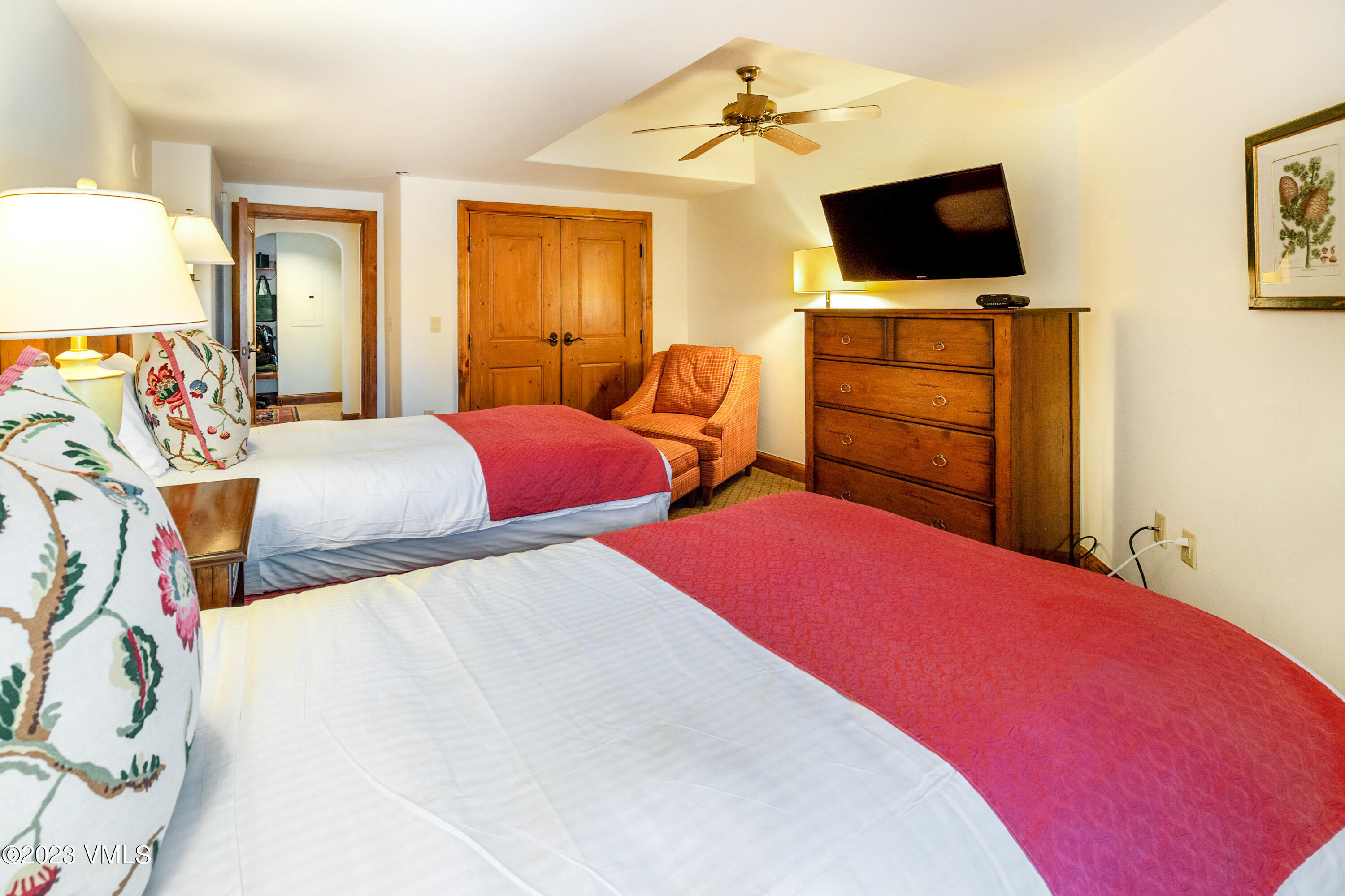 242 E Meadow Drive, 104-8