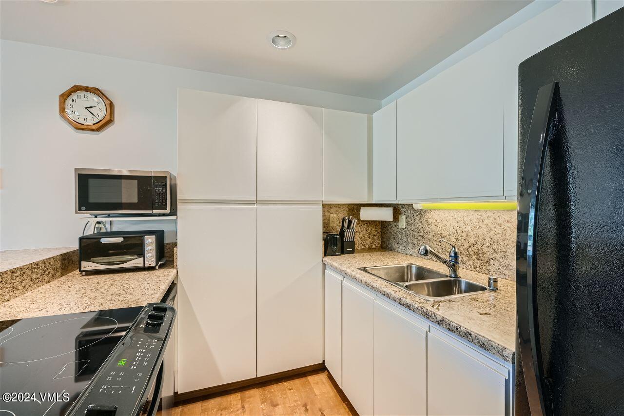 1100 N Frontage W, 1429