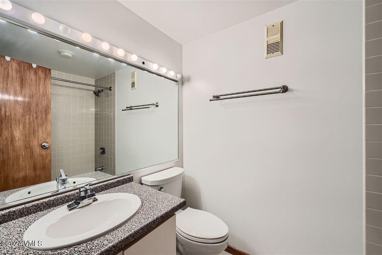 1100 N Frontage W, 1429